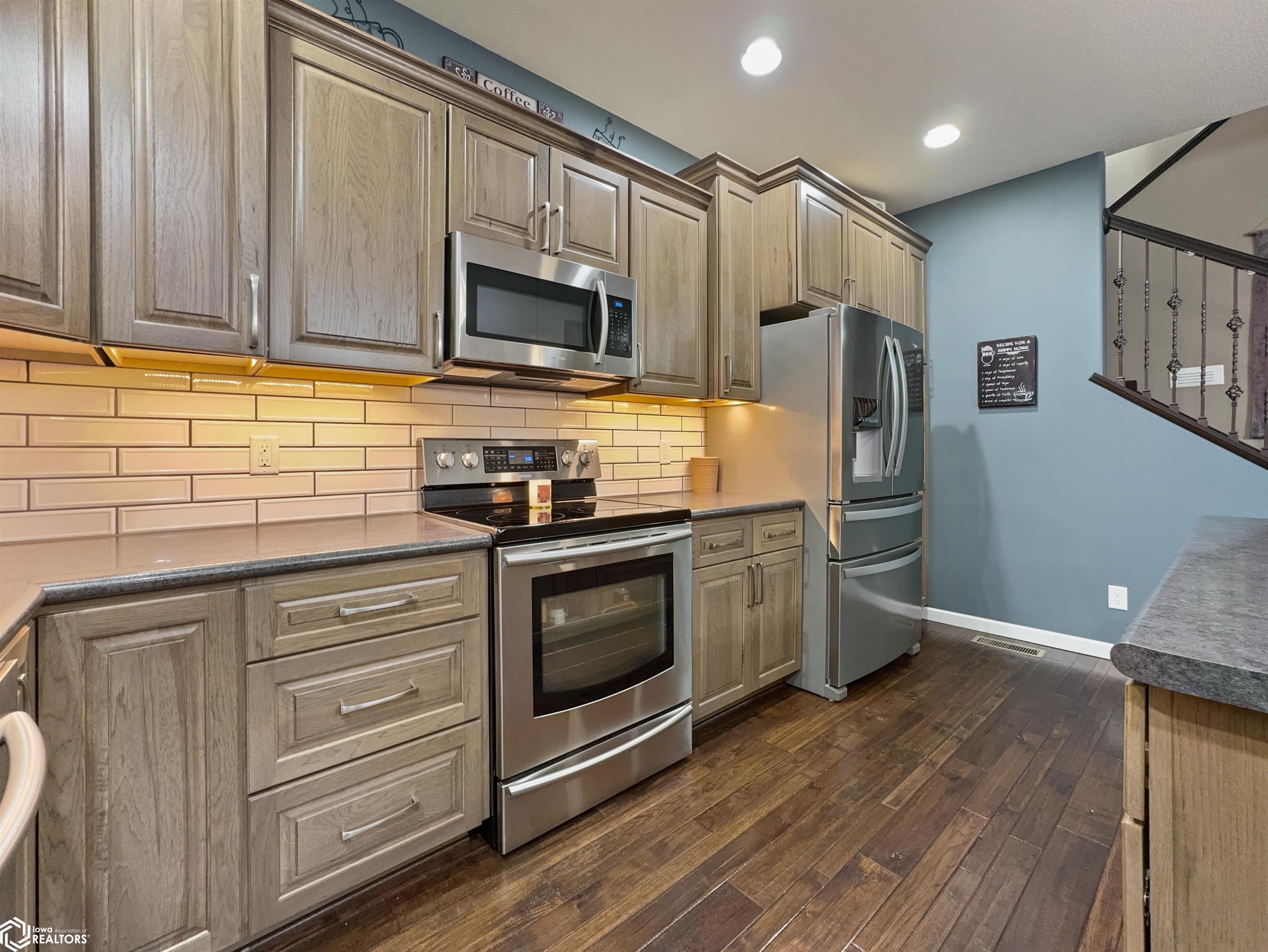 216 Oak Hill Drive, Hampton, Iowa image 6