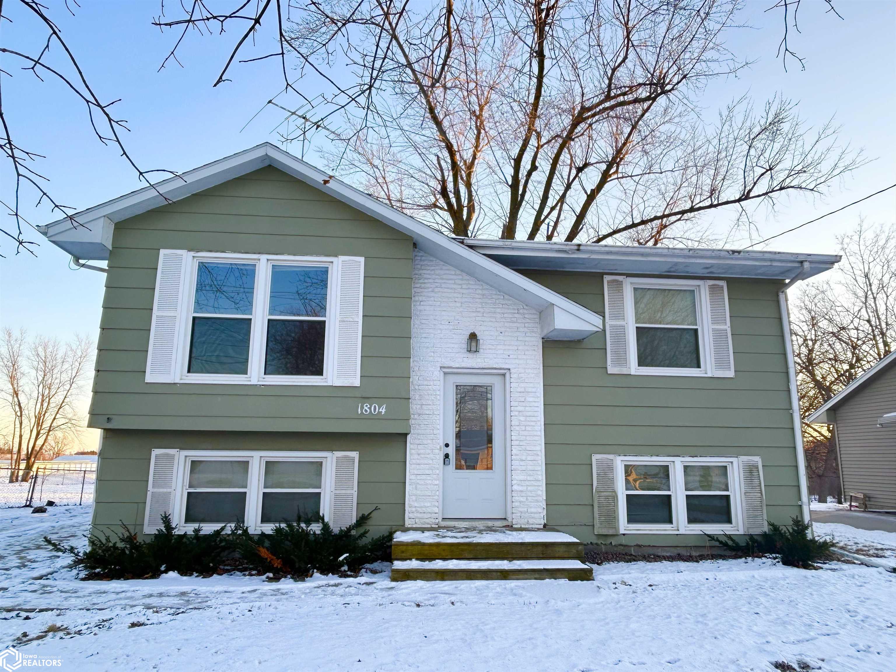 1804 3rd Avenue, Grinnell, Iowa image 2