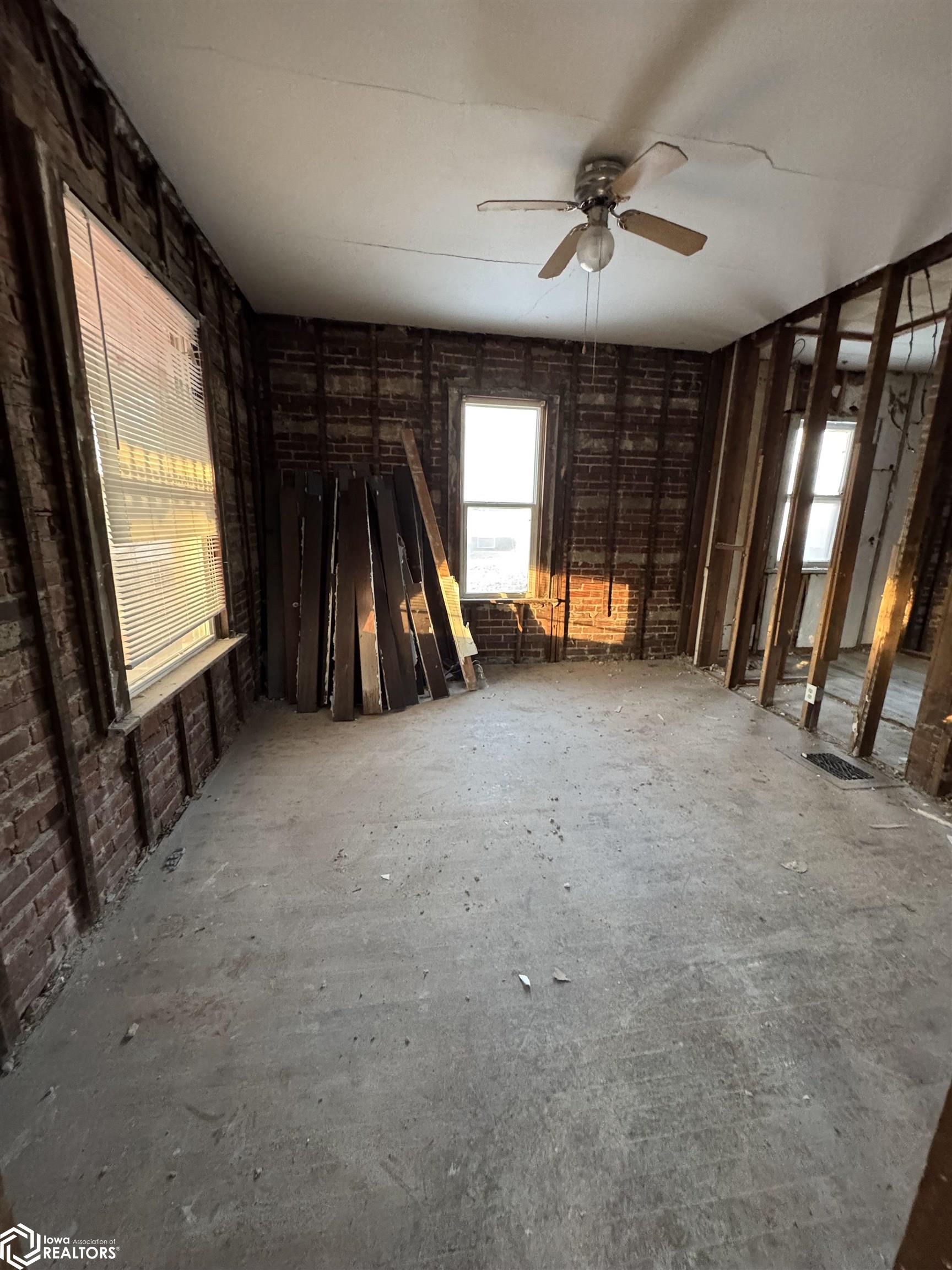 605 N Park, Centerville, Iowa image 6