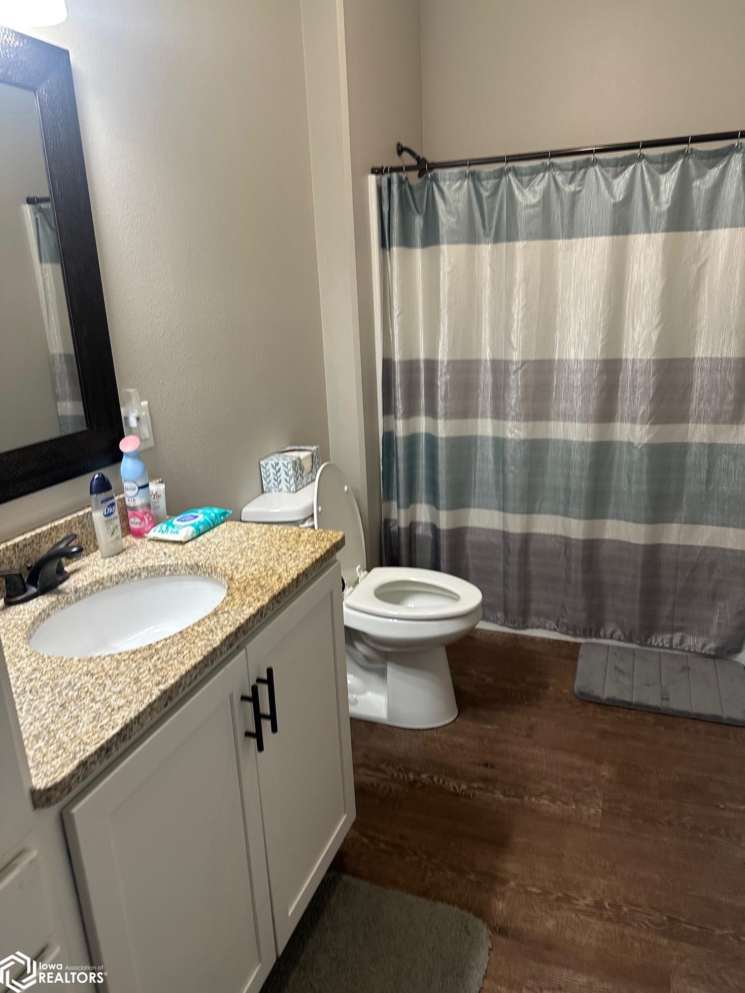 201 E Lincoln Ave, Fairfield, Iowa image 9