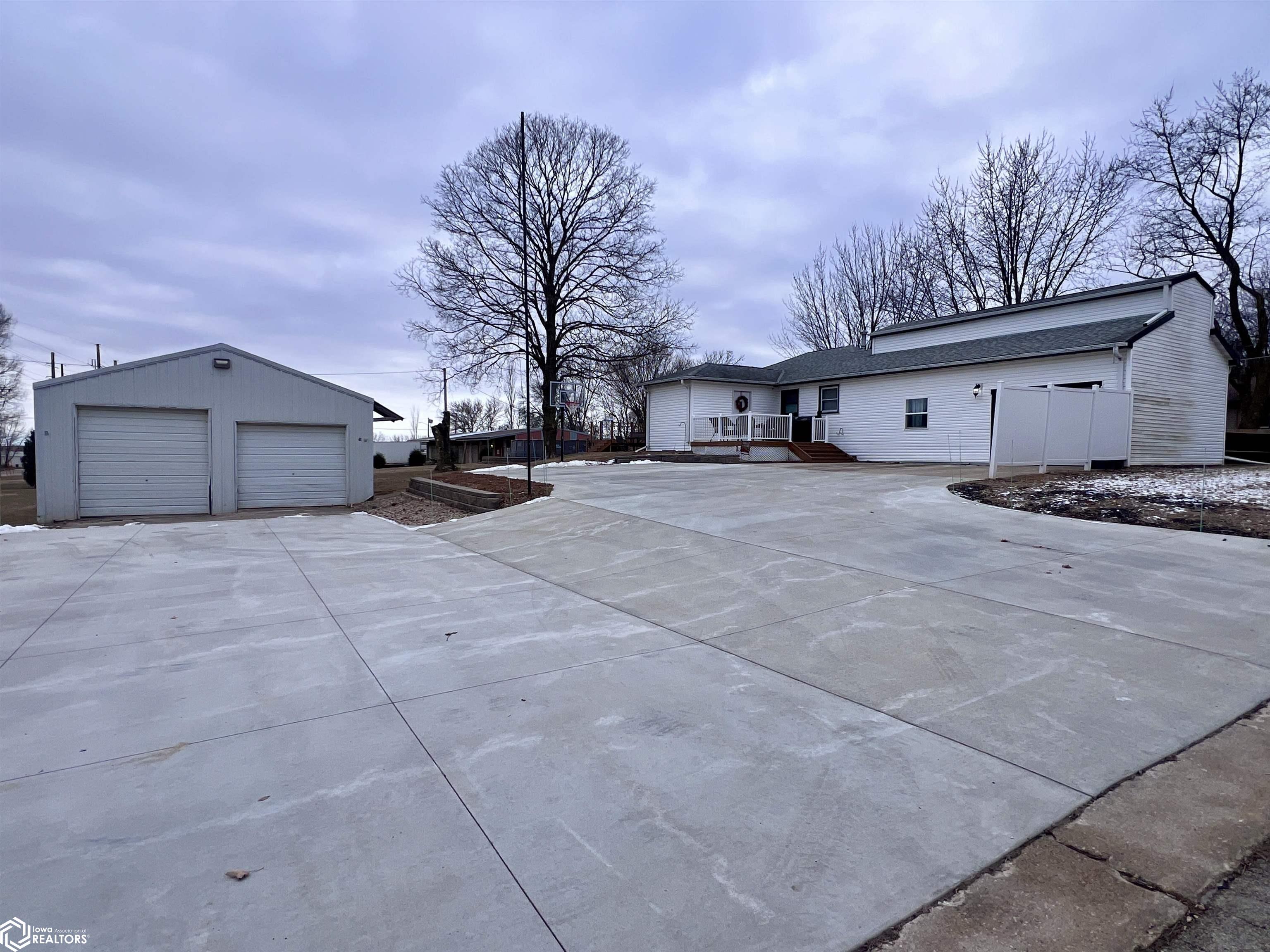 2117 15th Avenue, Eldora, Iowa image 3