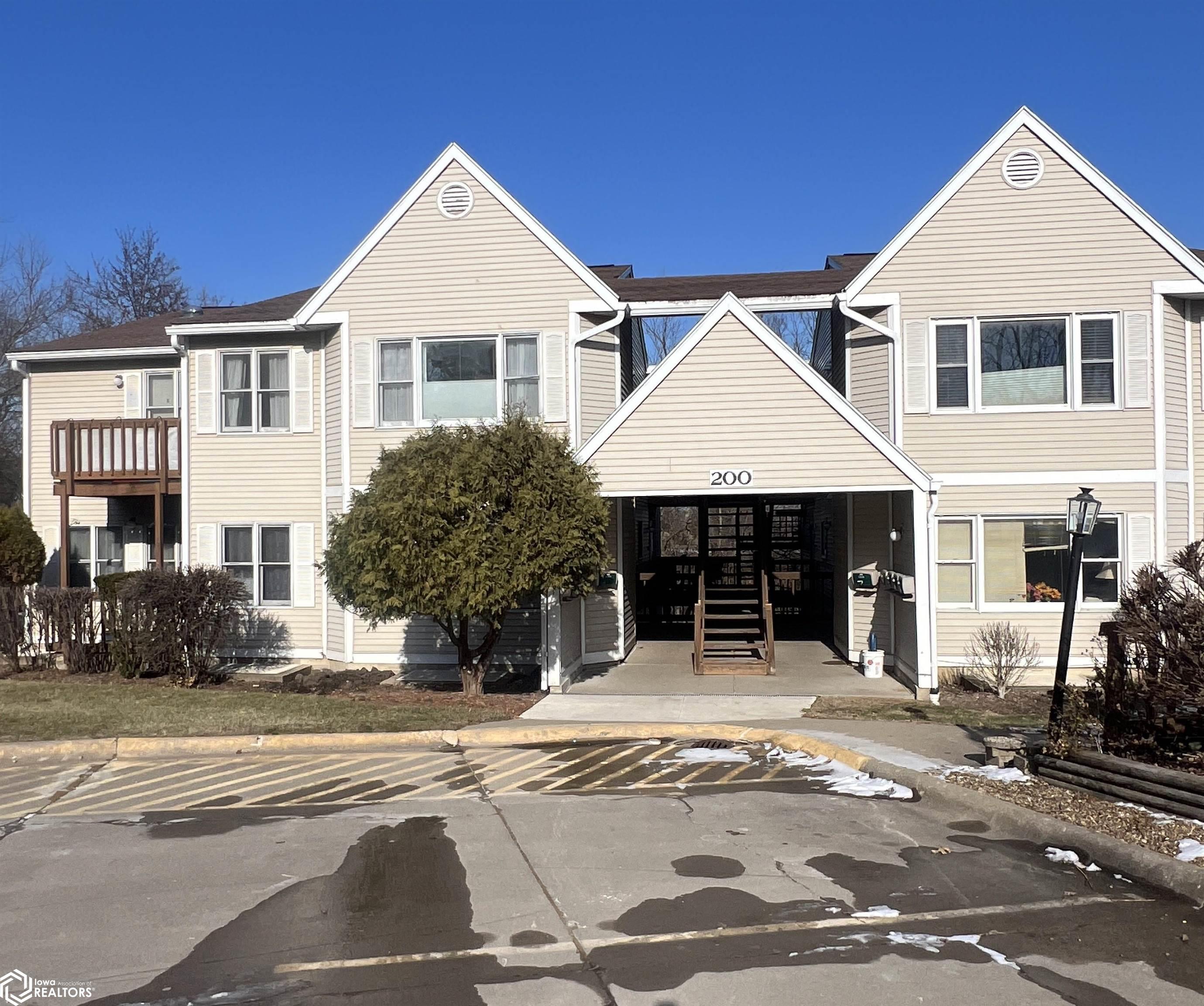 701 E Lowe Avenue #211, Fairfield, Iowa image 1