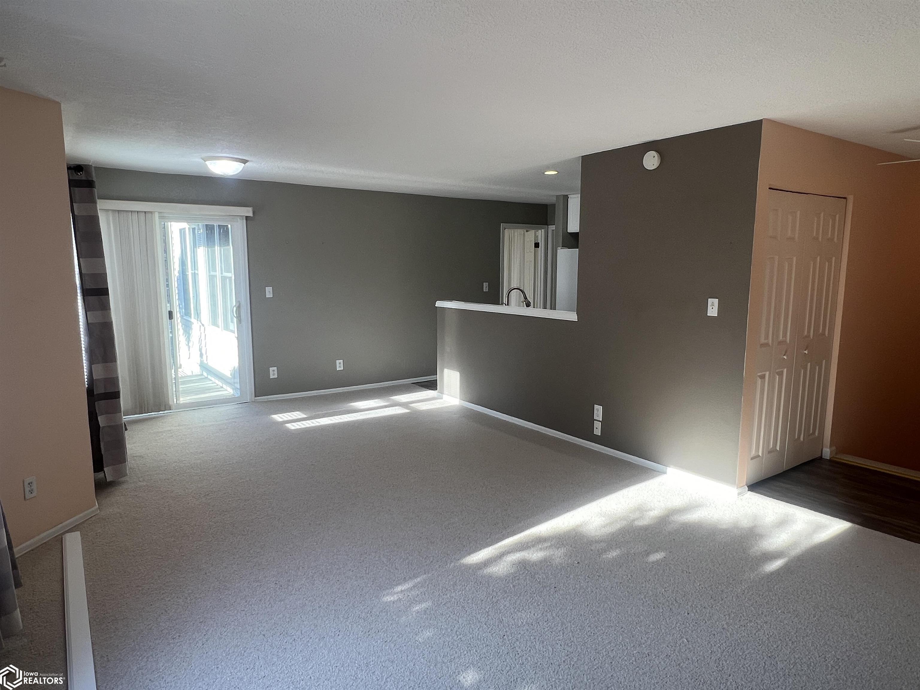 701 E Lowe Avenue #211, Fairfield, Iowa image 2