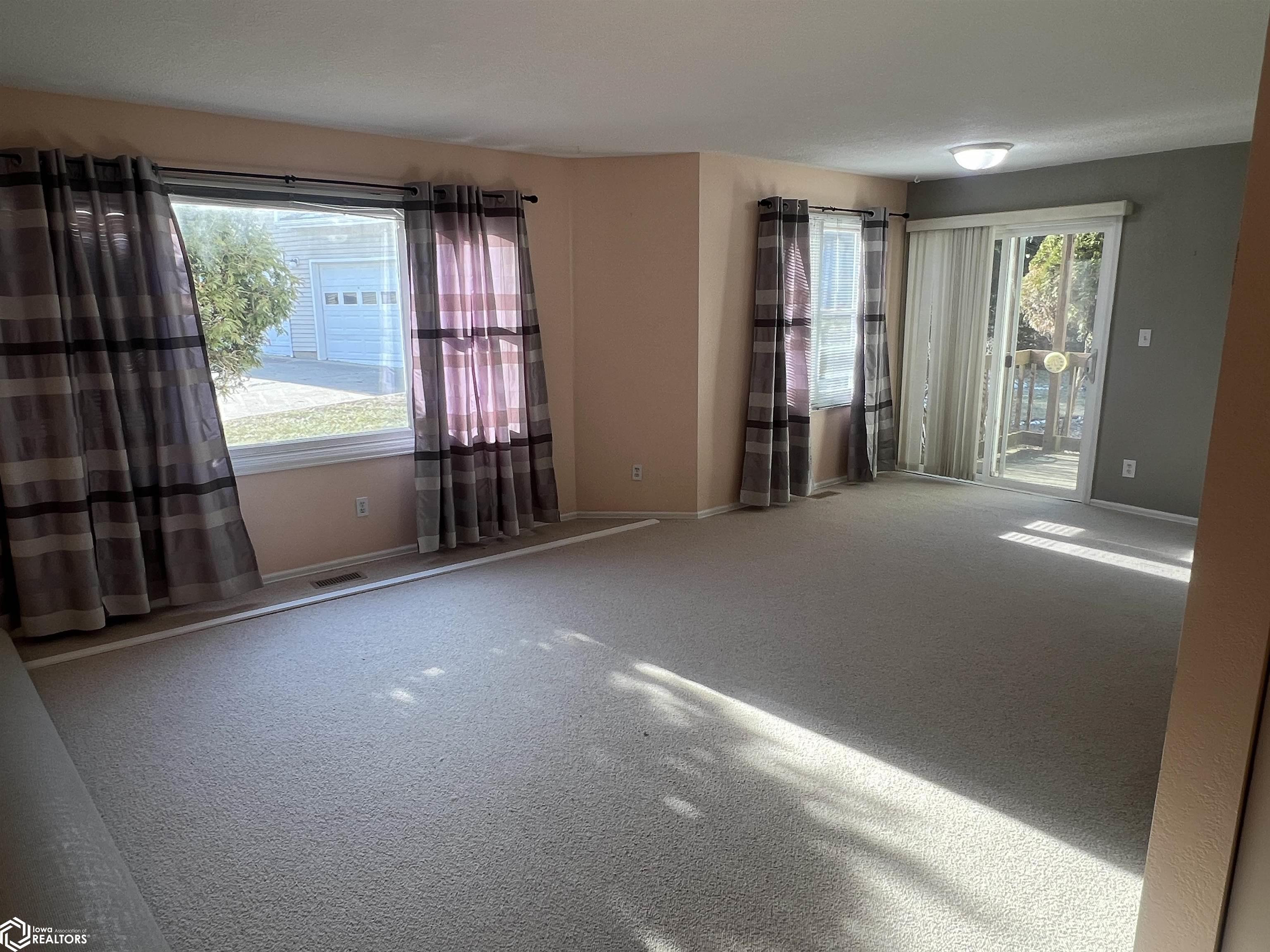 701 E Lowe Avenue #211, Fairfield, Iowa image 3