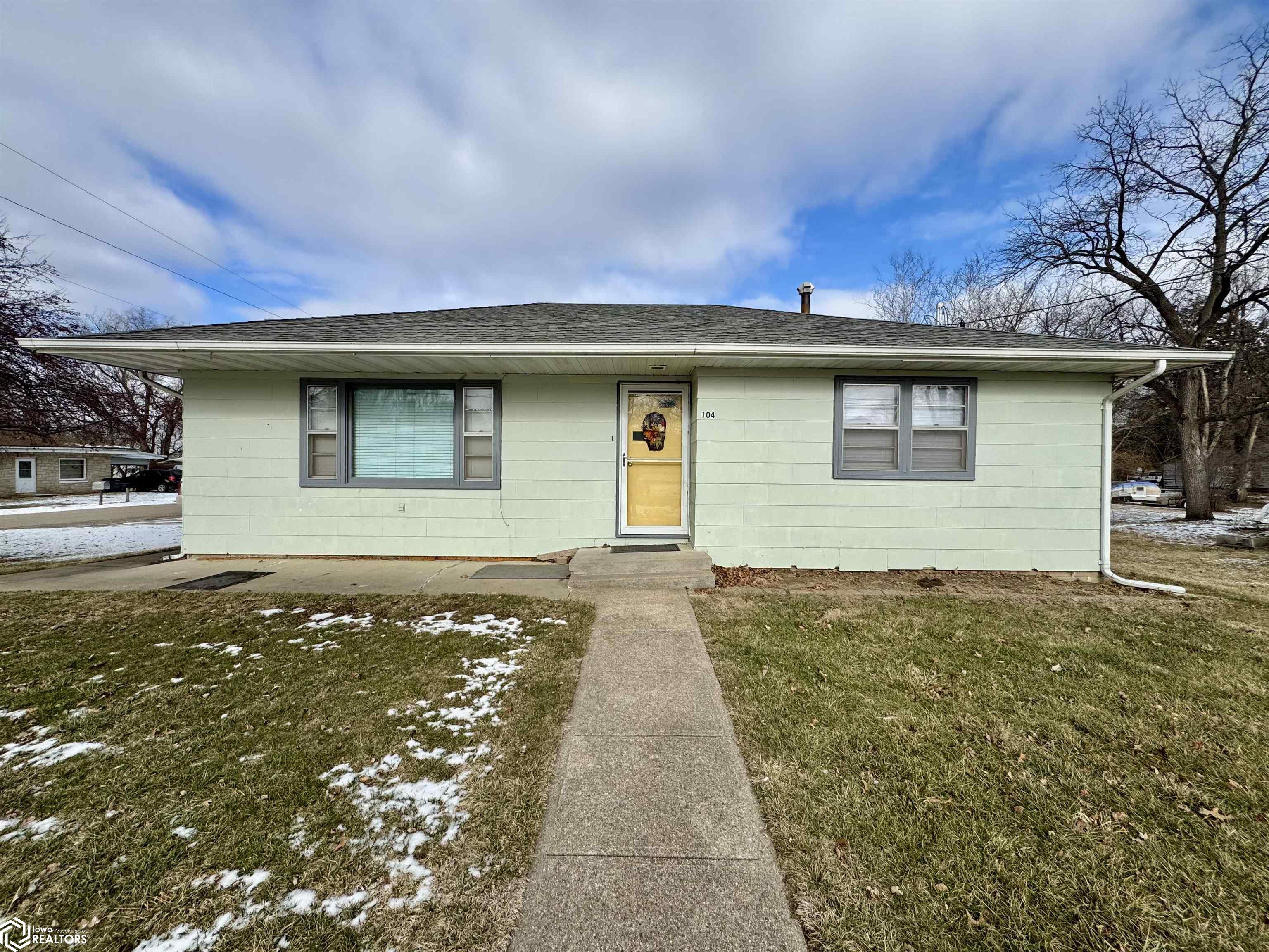 104 W South Street, Exira, Iowa image 1