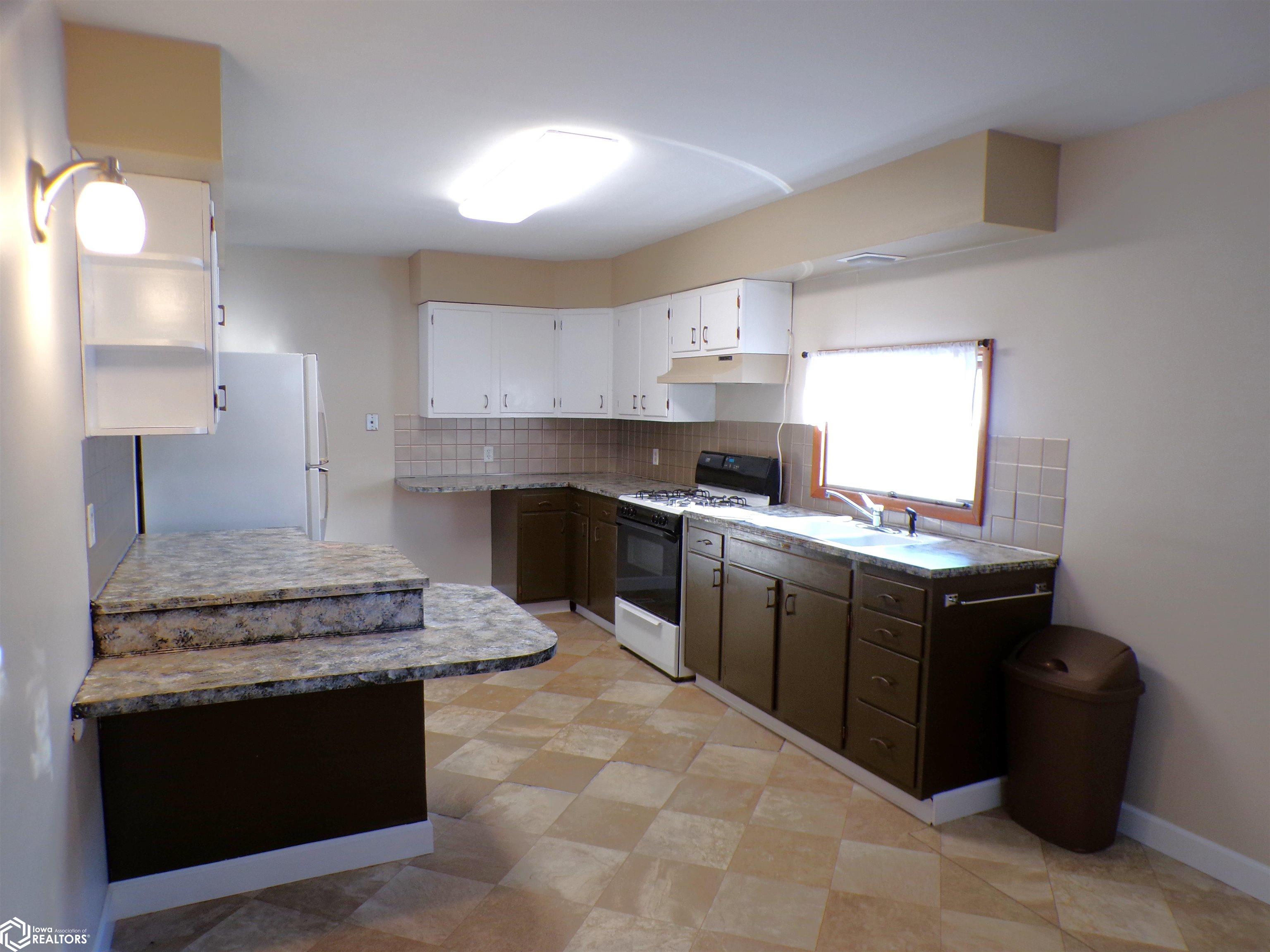 111 N 22nd Street, Marshalltown, Iowa image 11