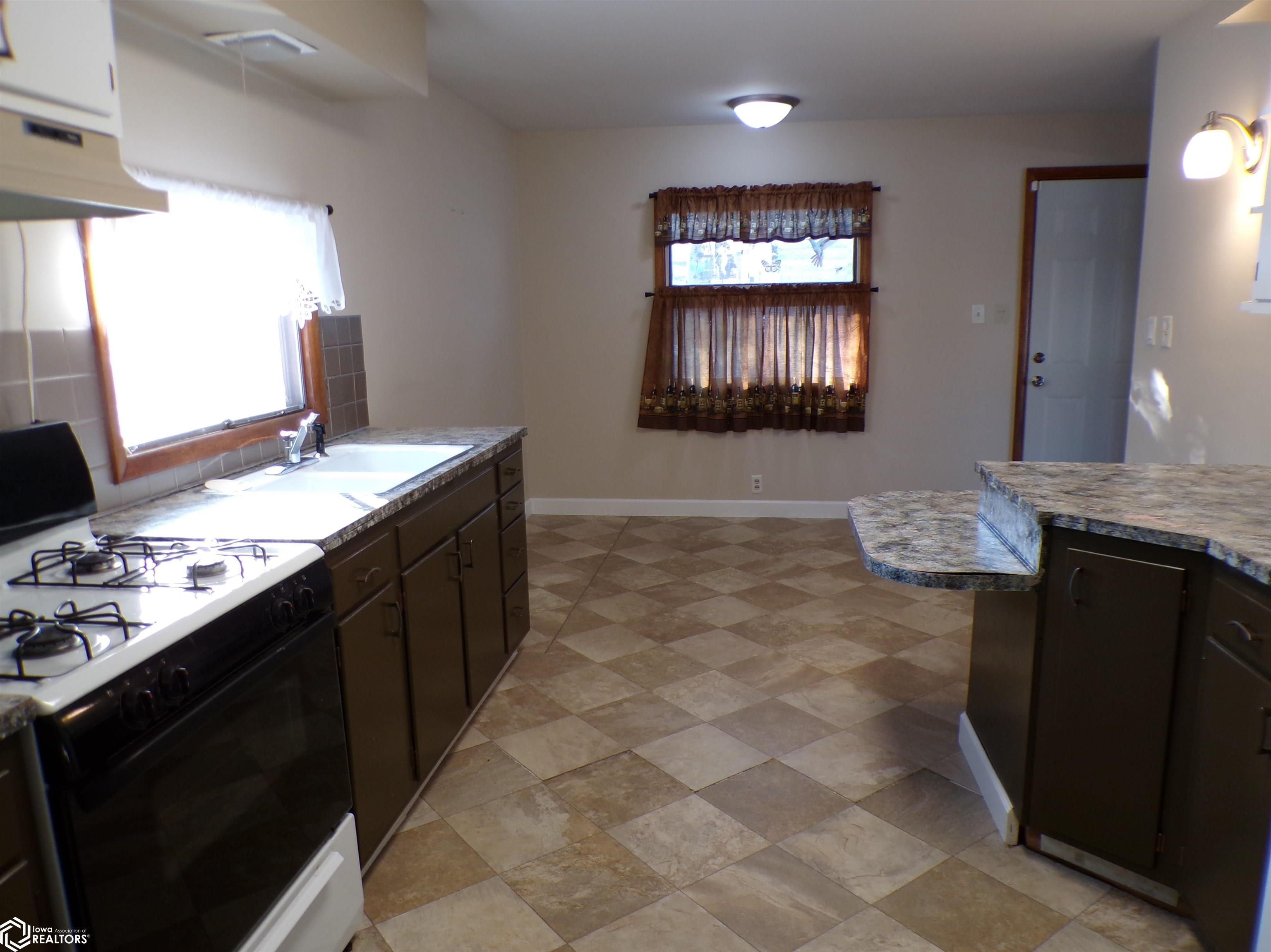 111 N 22nd Street, Marshalltown, Iowa image 14
