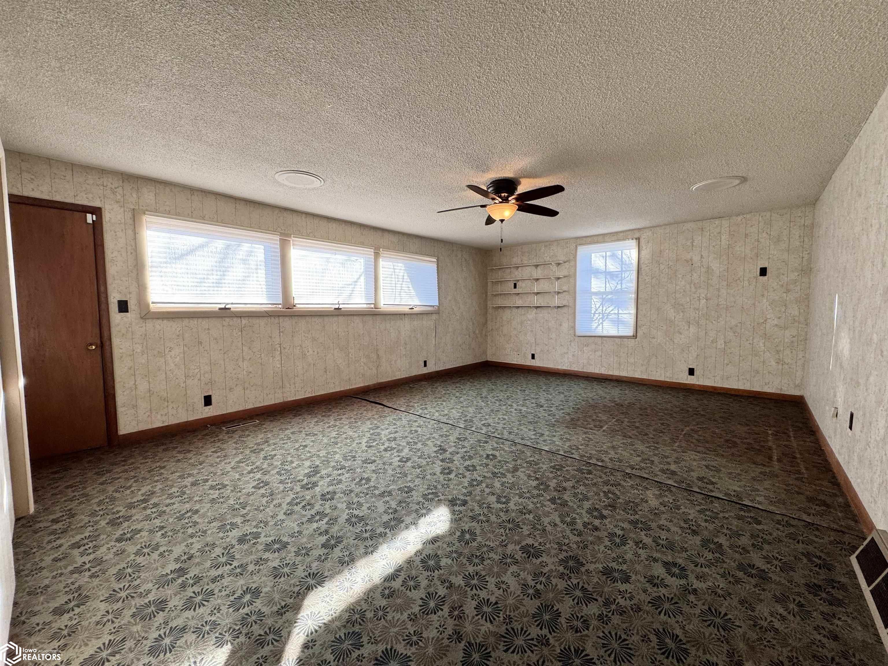 2550 Inkpaduta Avenue, Webster City, Iowa image 6