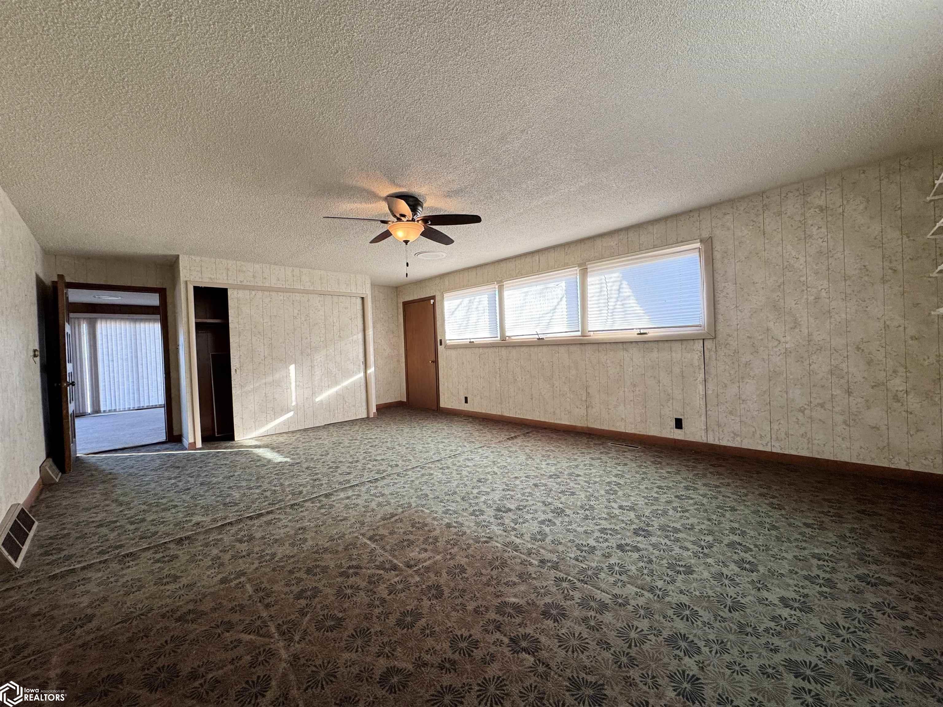 2550 Inkpaduta Avenue, Webster City, Iowa image 7