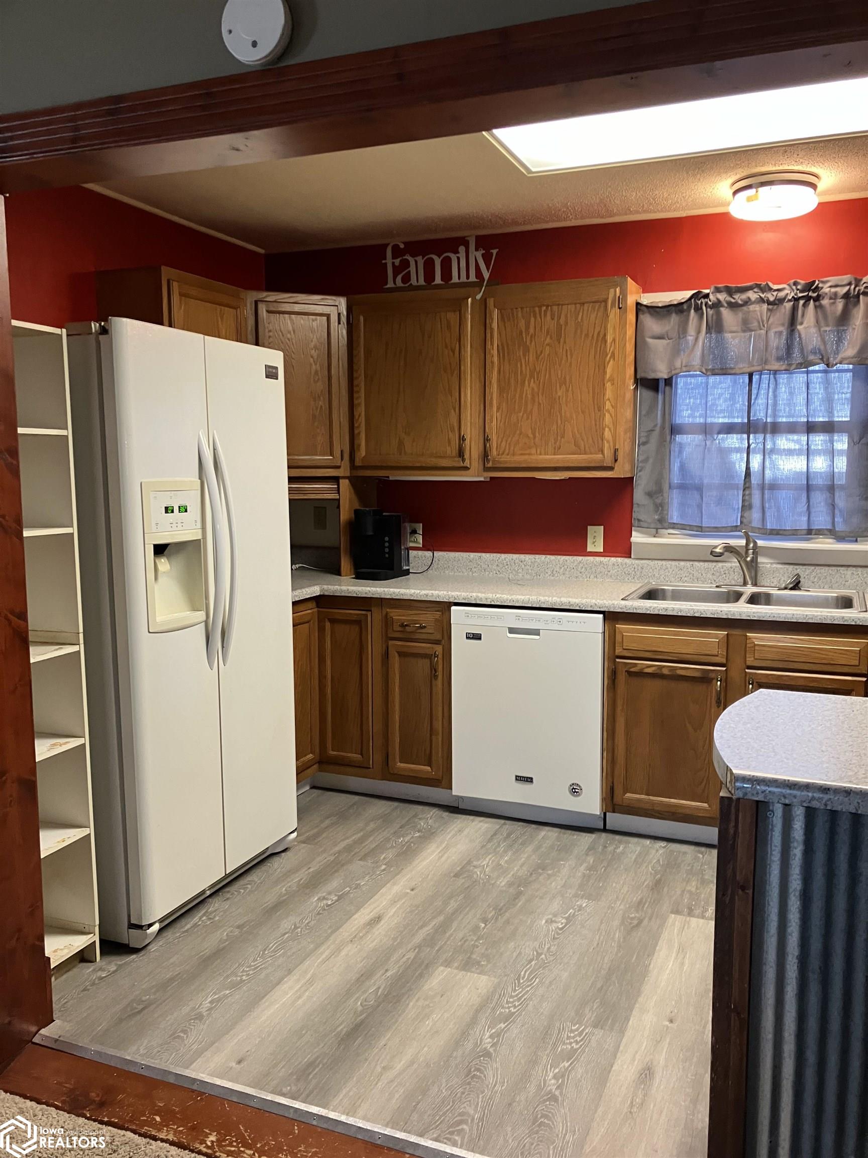 300 N Vine Street, Creston, Iowa image 3
