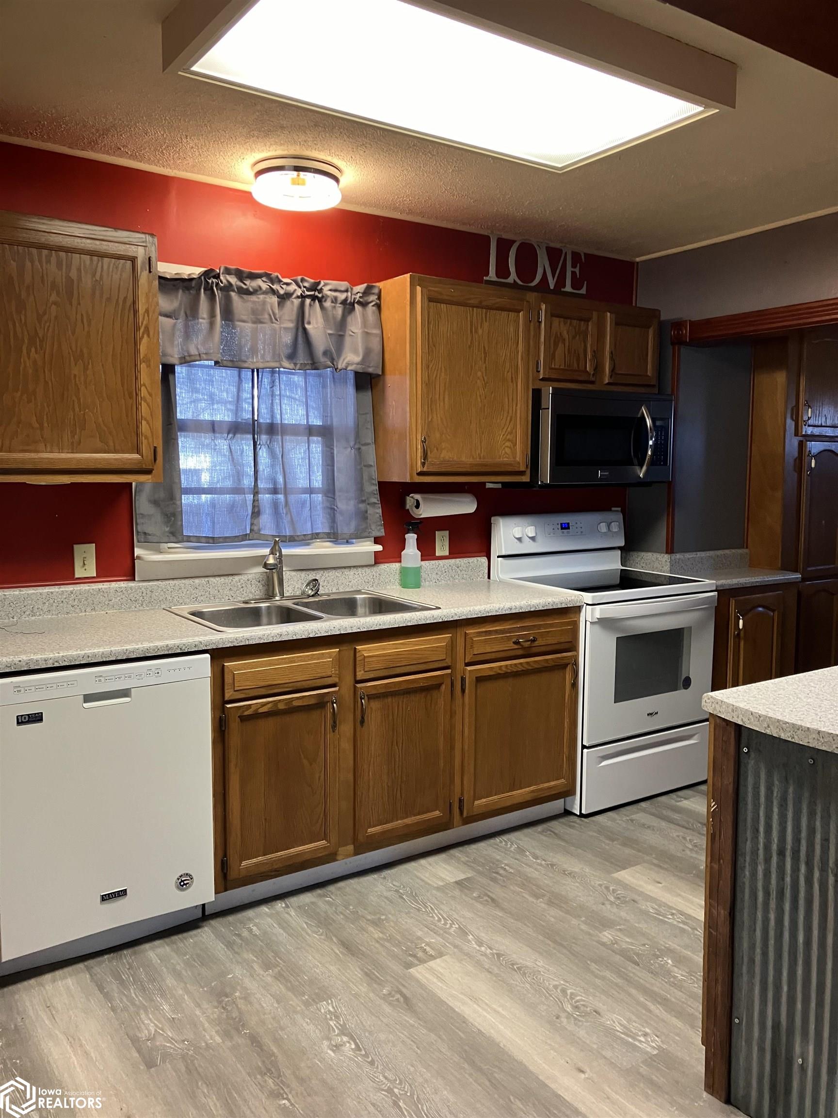 300 N Vine Street, Creston, Iowa image 4