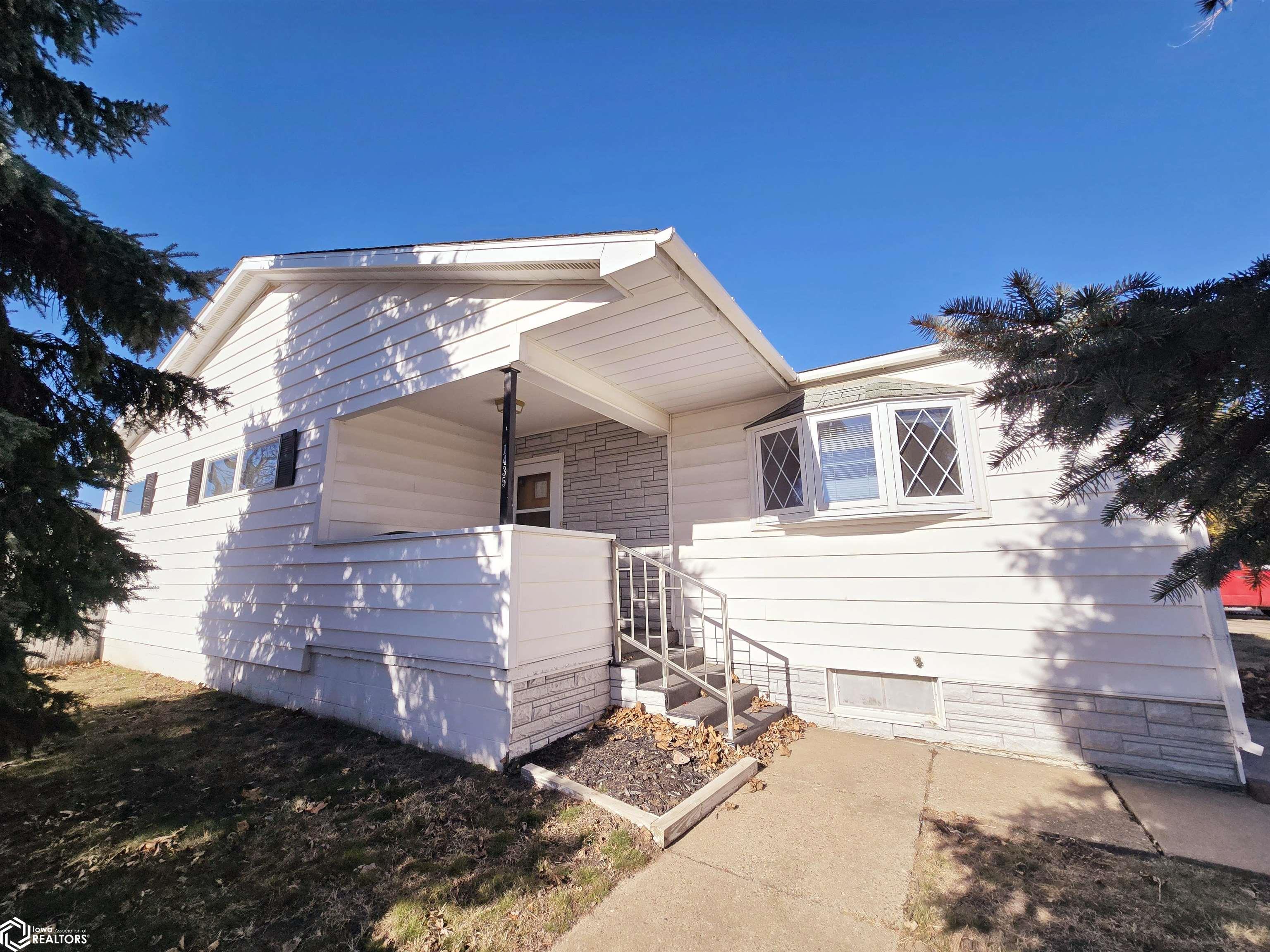1435 33rd Street, Fort Madison, Iowa image 1