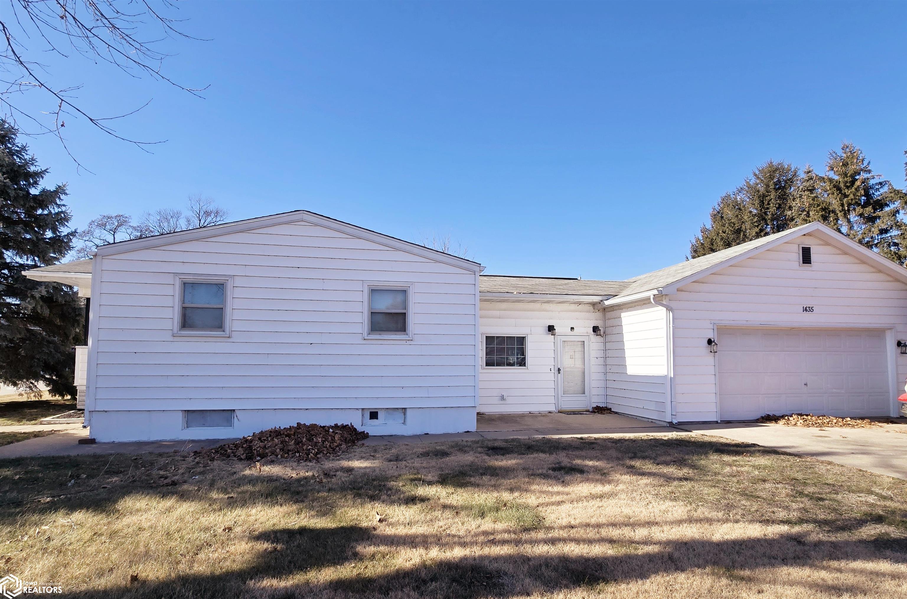 1435 33rd Street, Fort Madison, Iowa image 2
