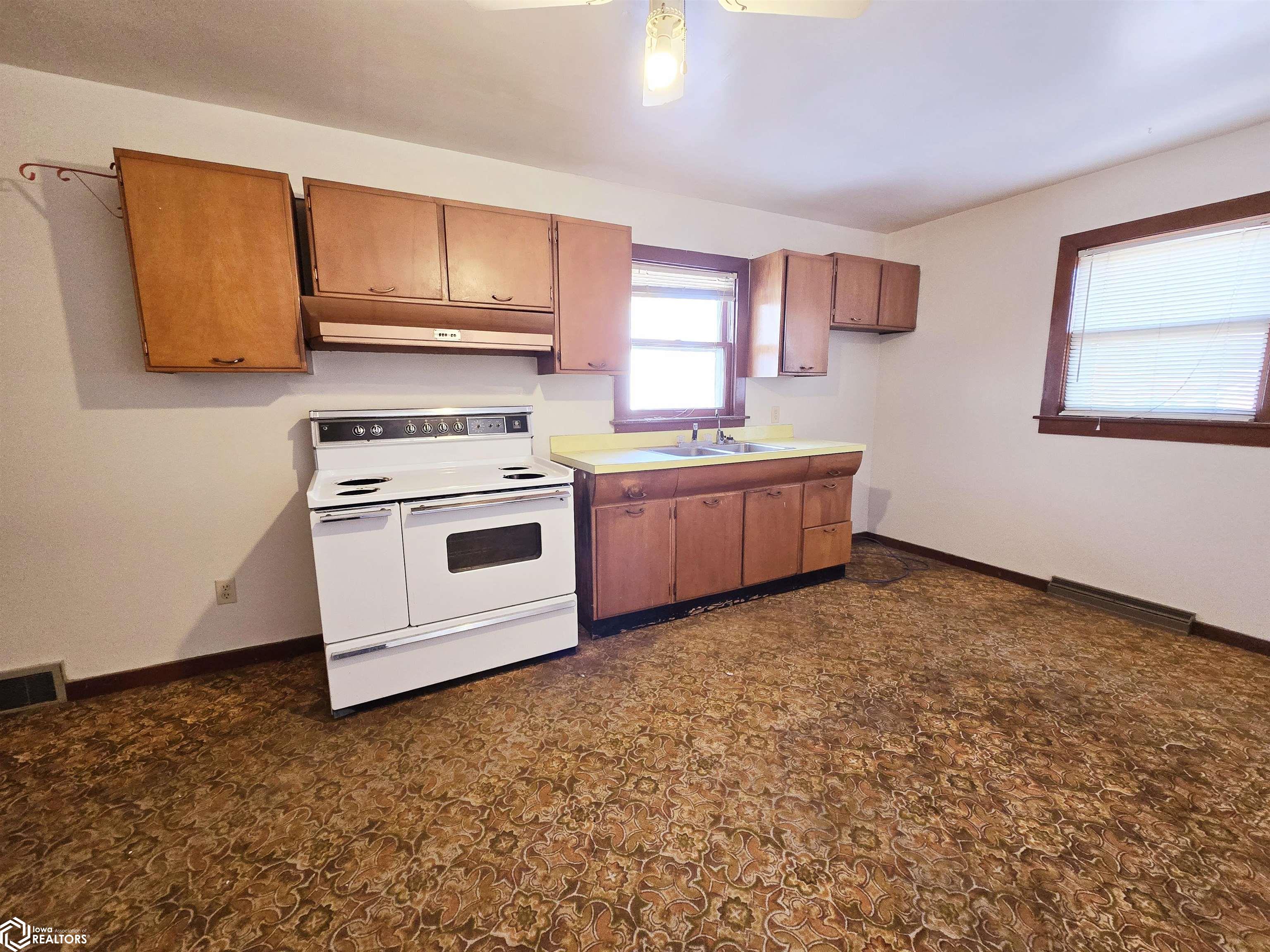 1435 33rd Street, Fort Madison, Iowa image 6