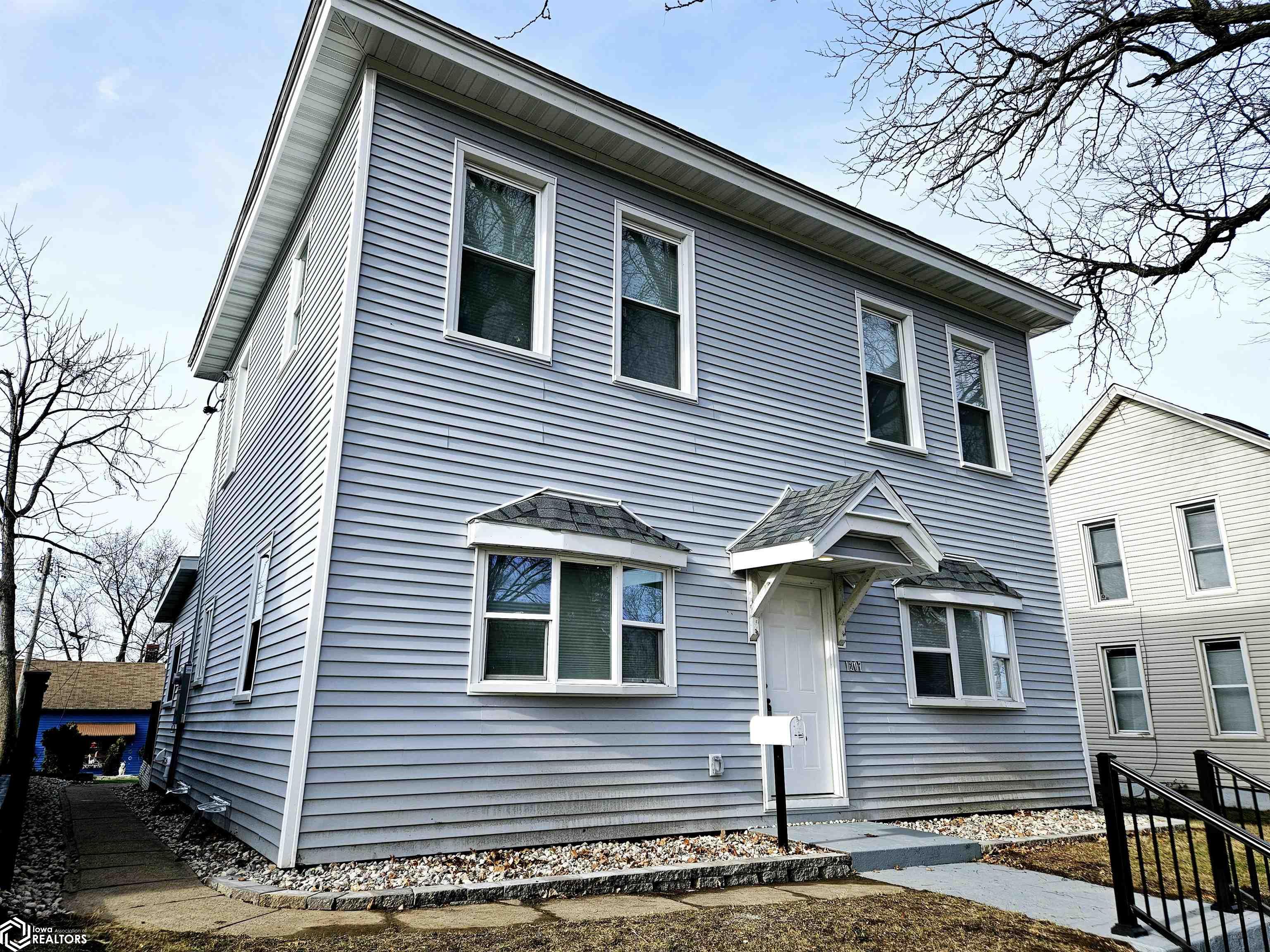 1207 N 9th Street, Burlington, Iowa image 1