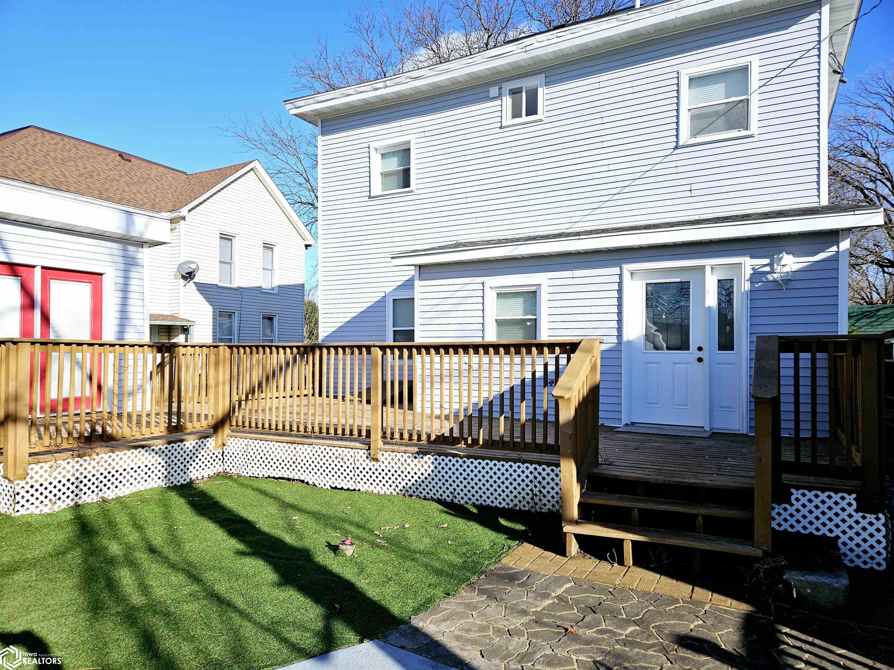 1207 N 9th Street, Burlington, Iowa image 2