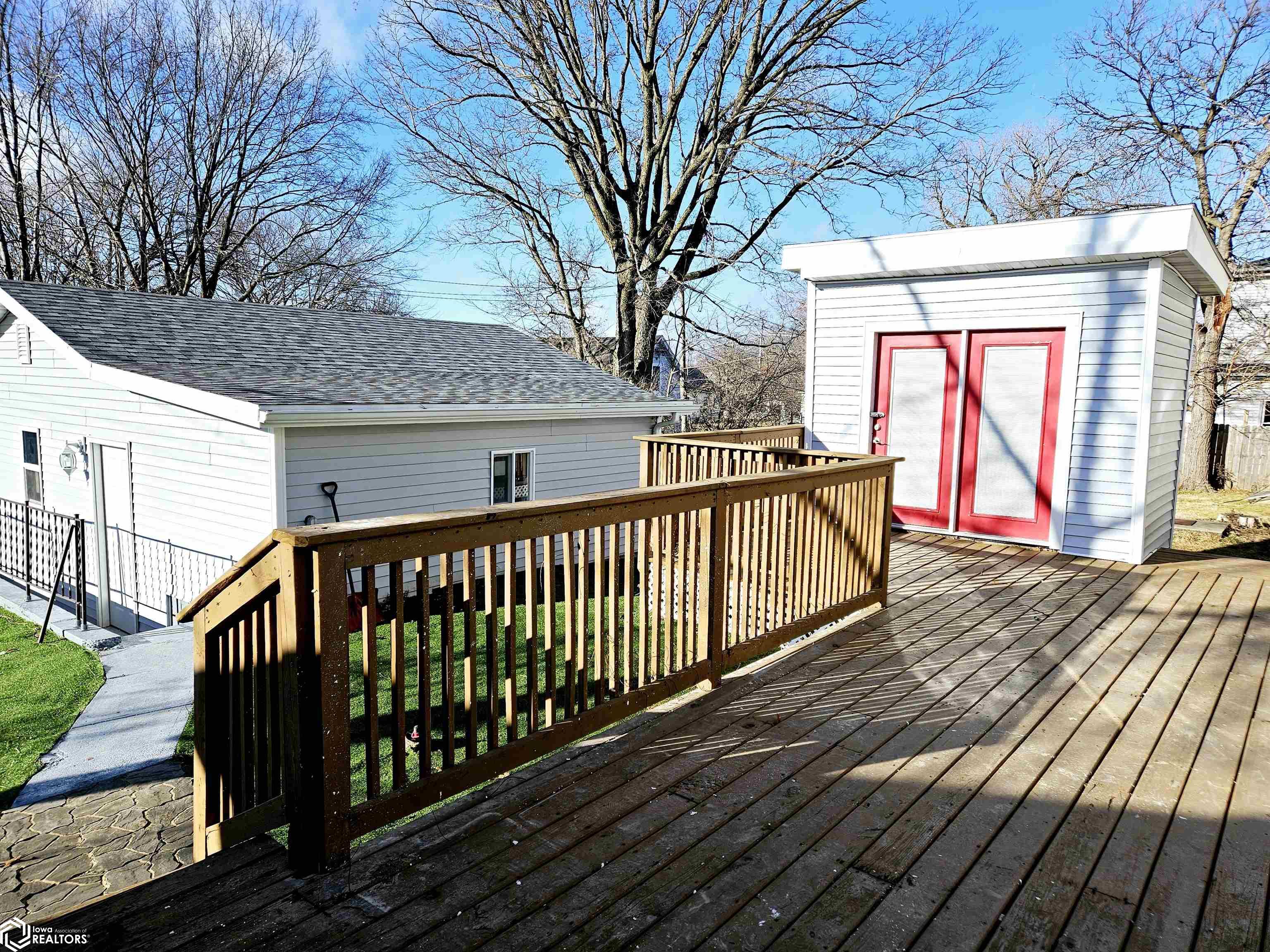 1207 N 9th Street, Burlington, Iowa image 3