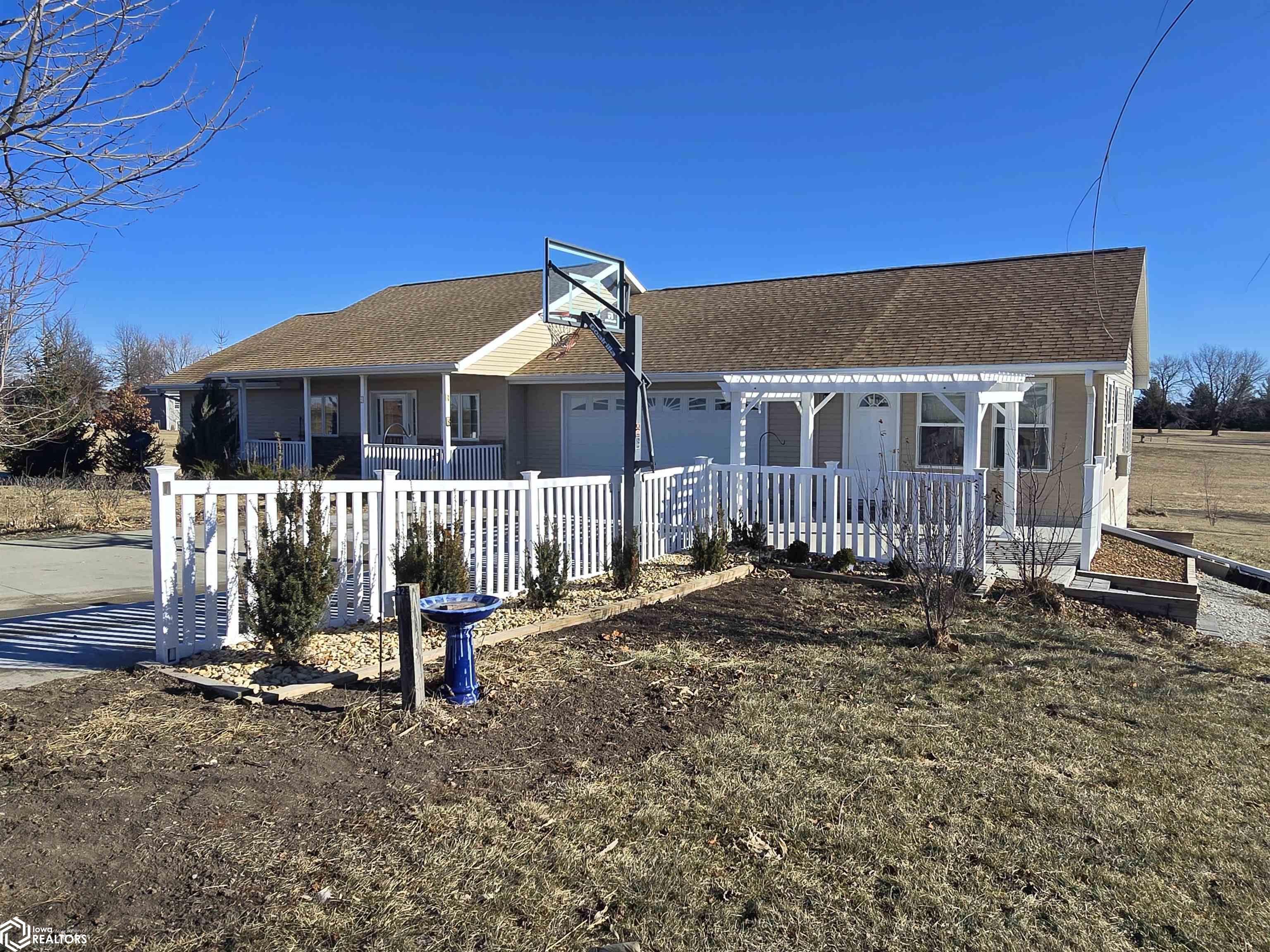 1690 Dogwood Avenue, Creston, Iowa image 2