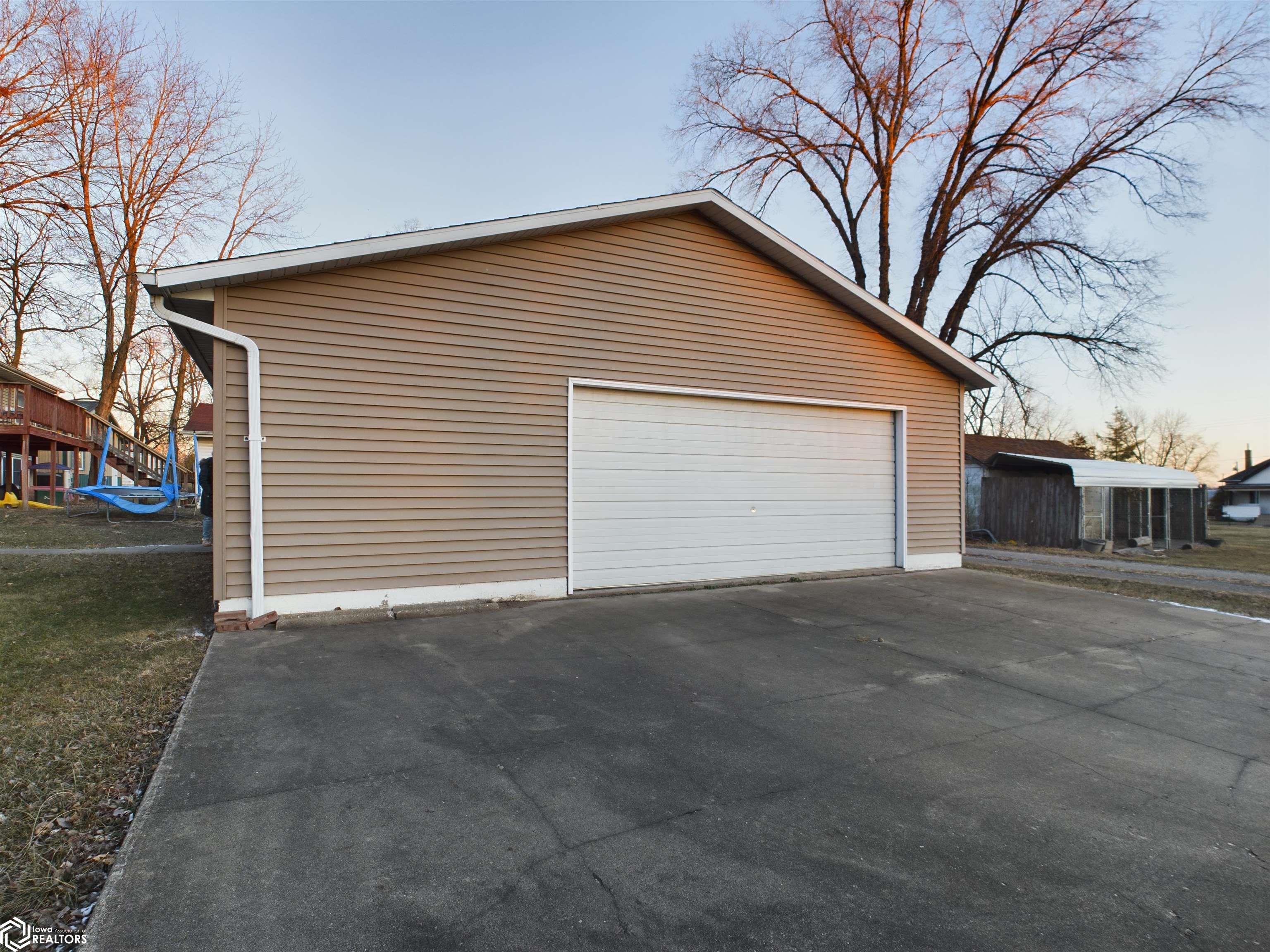 206 Selma Street, Eldon, Iowa image 24