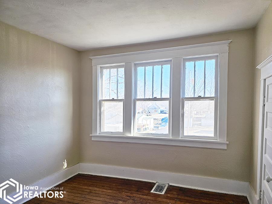 406 N Weller Street, Ottumwa, Iowa image 23