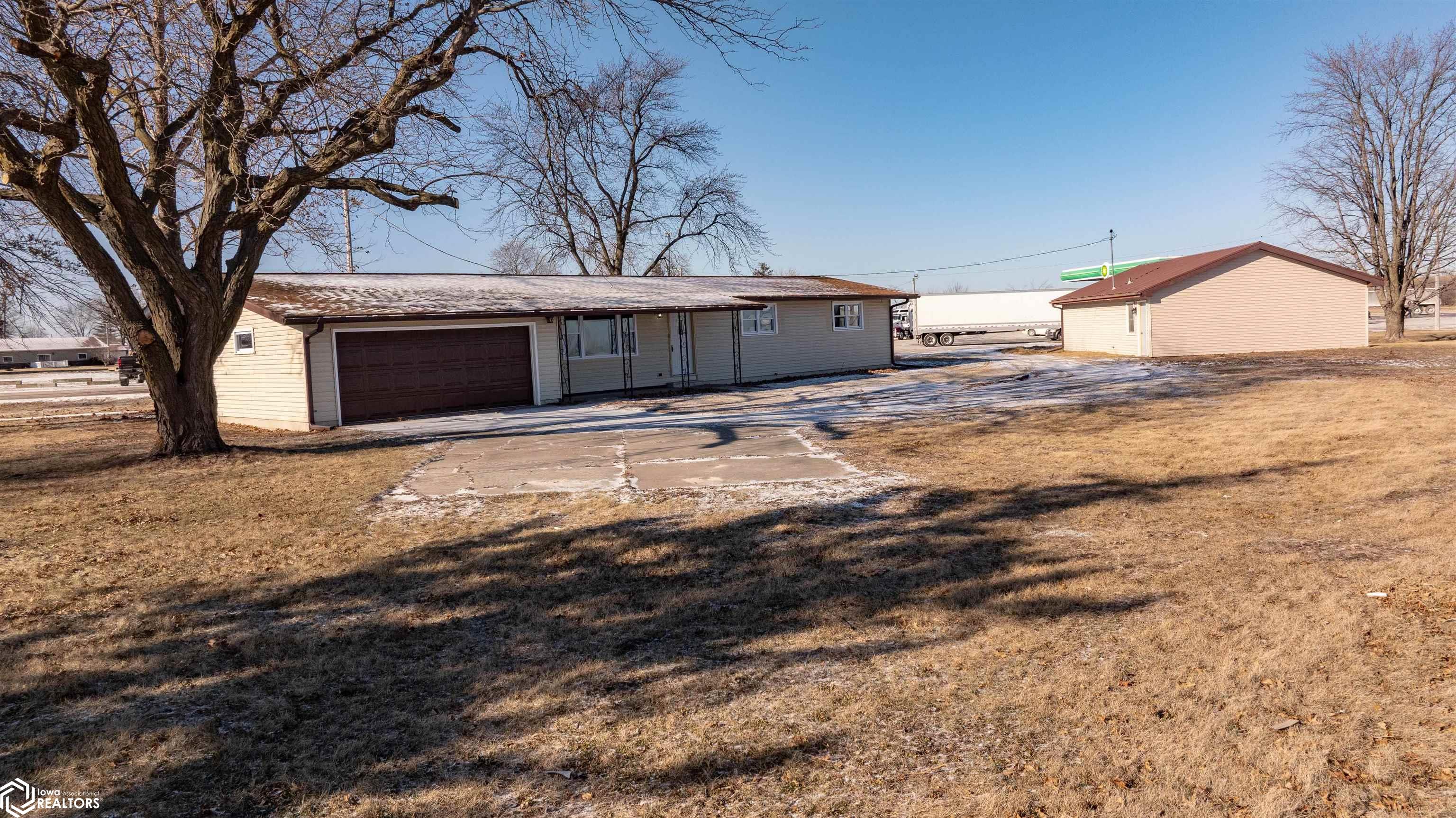203 1st Street, Batavia, Iowa image 11