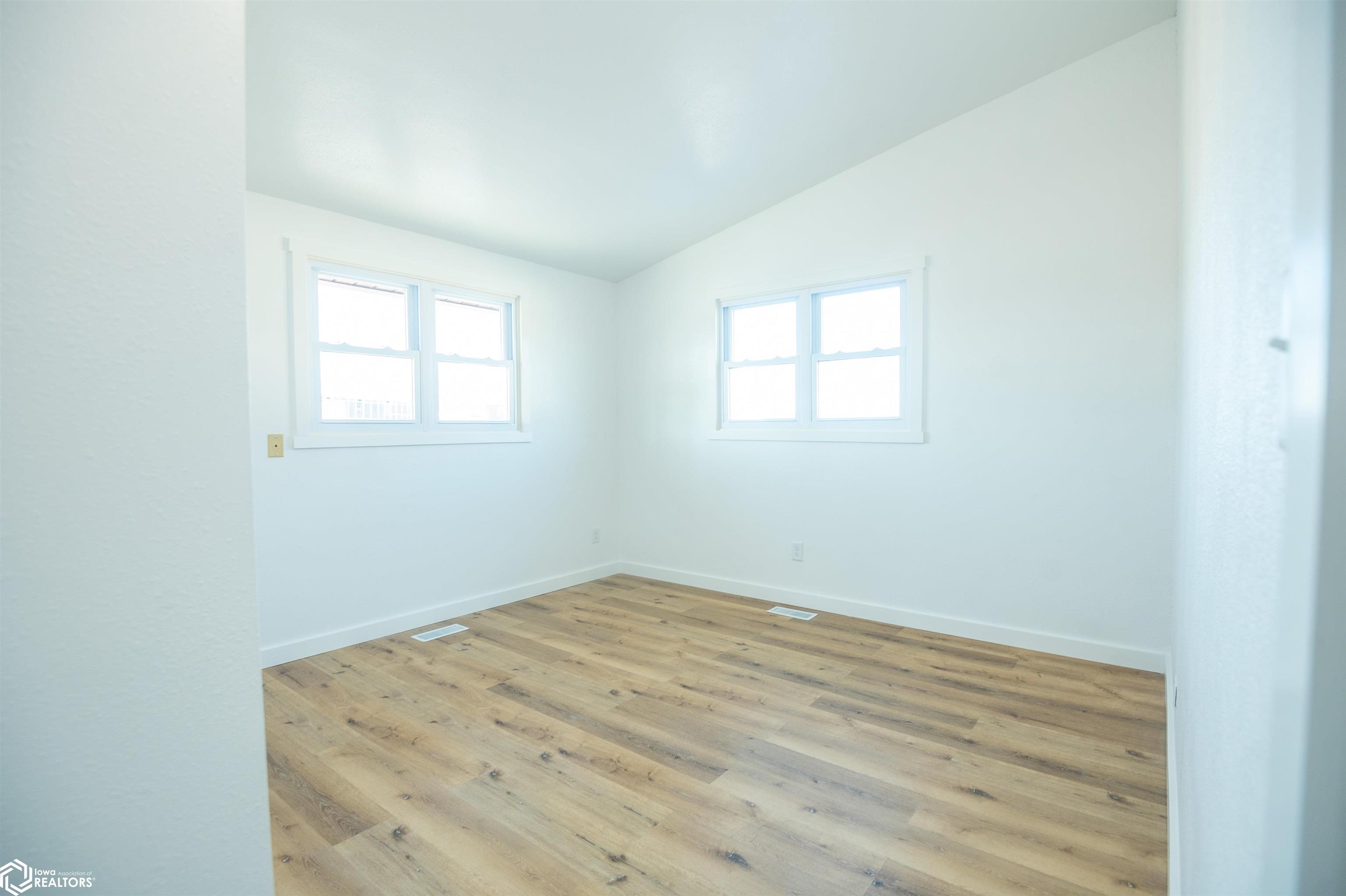 203 1st Street, Batavia, Iowa image 21