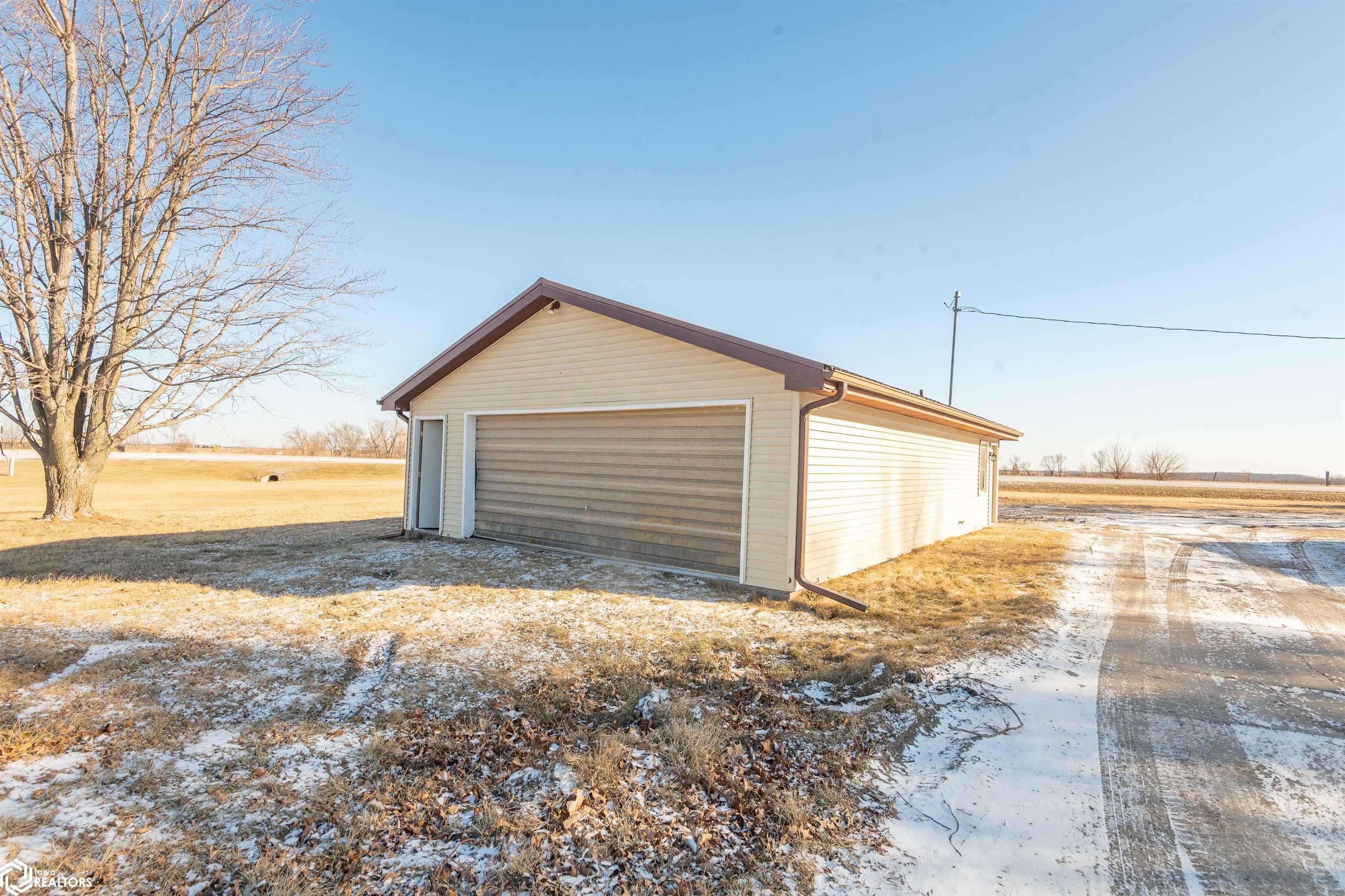 203 1st Street, Batavia, Iowa image 26
