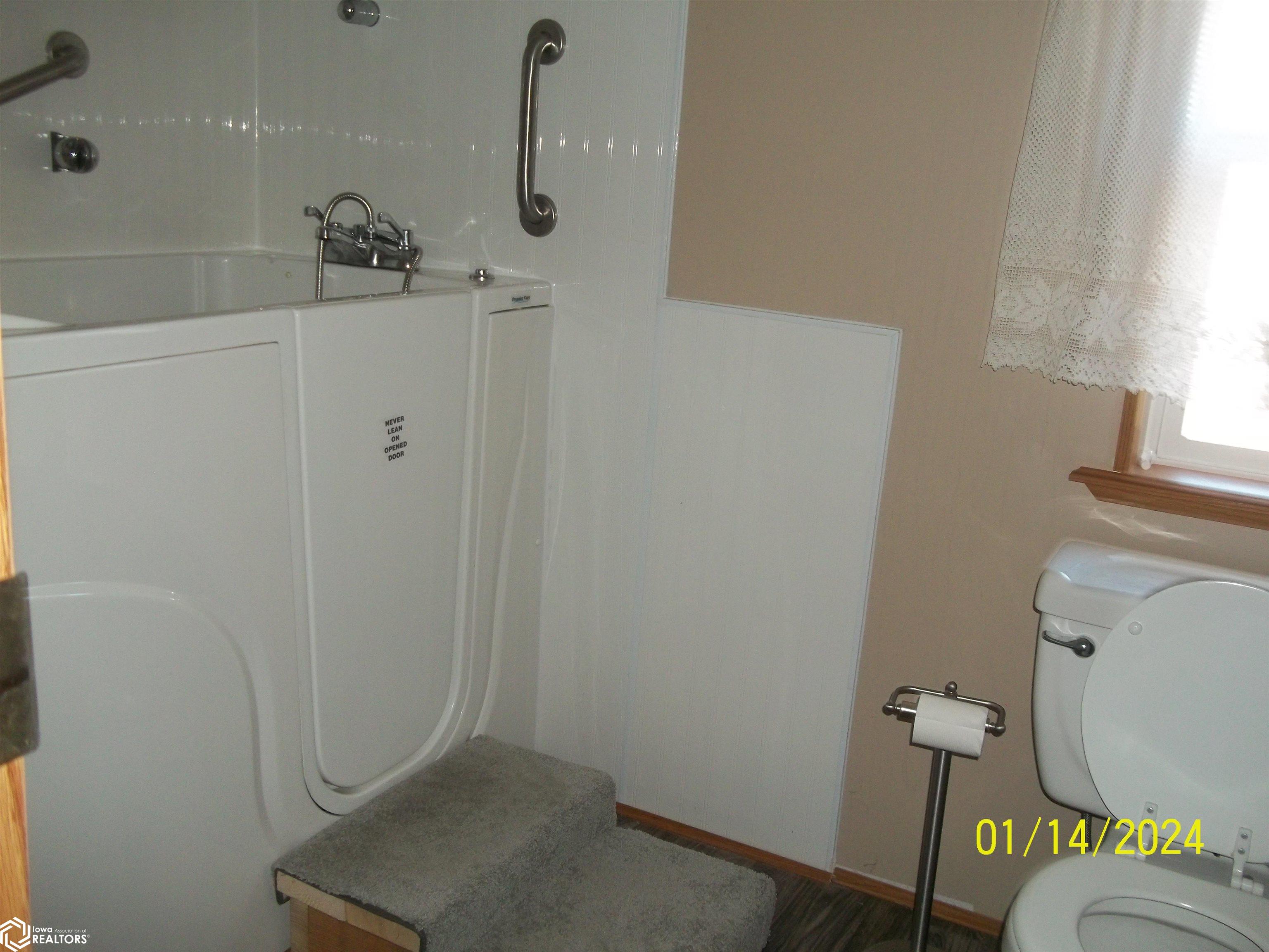walk in massage tub