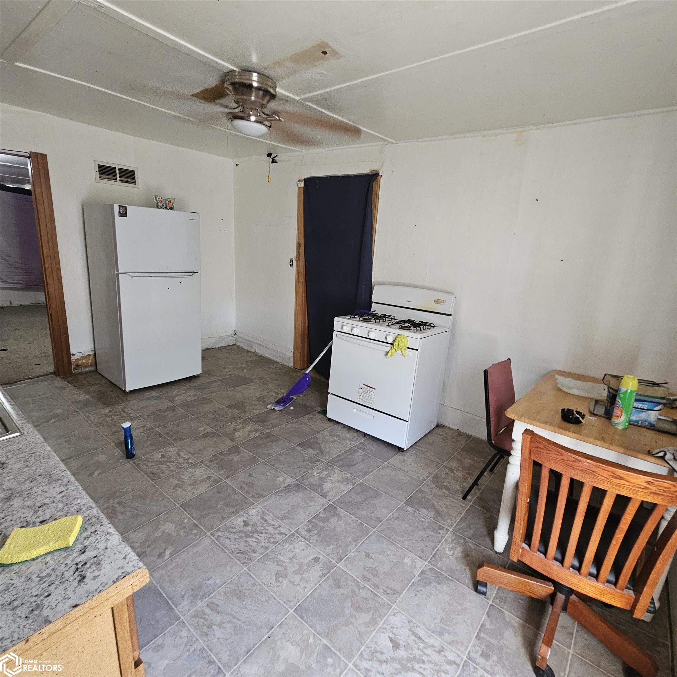 805 W Howard Street, Creston, Iowa image 11