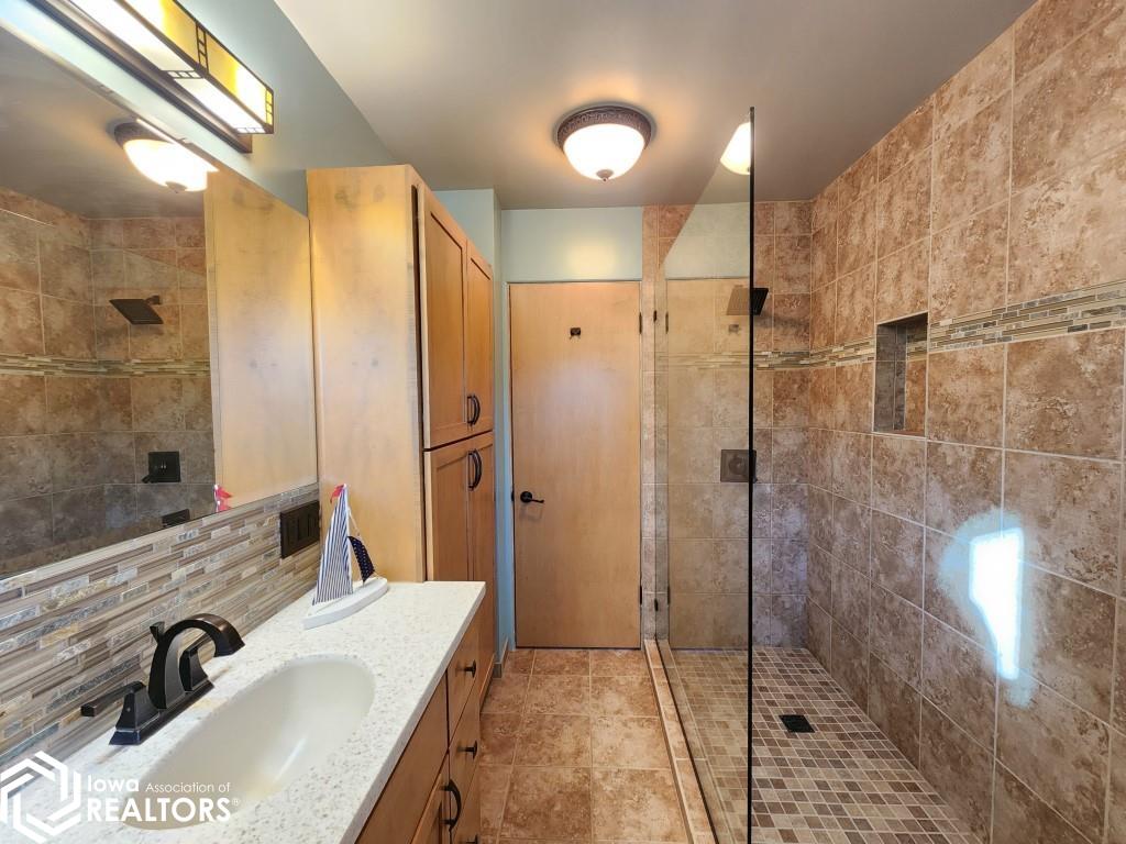 519 17th Street, Clear Lake, Iowa image 14