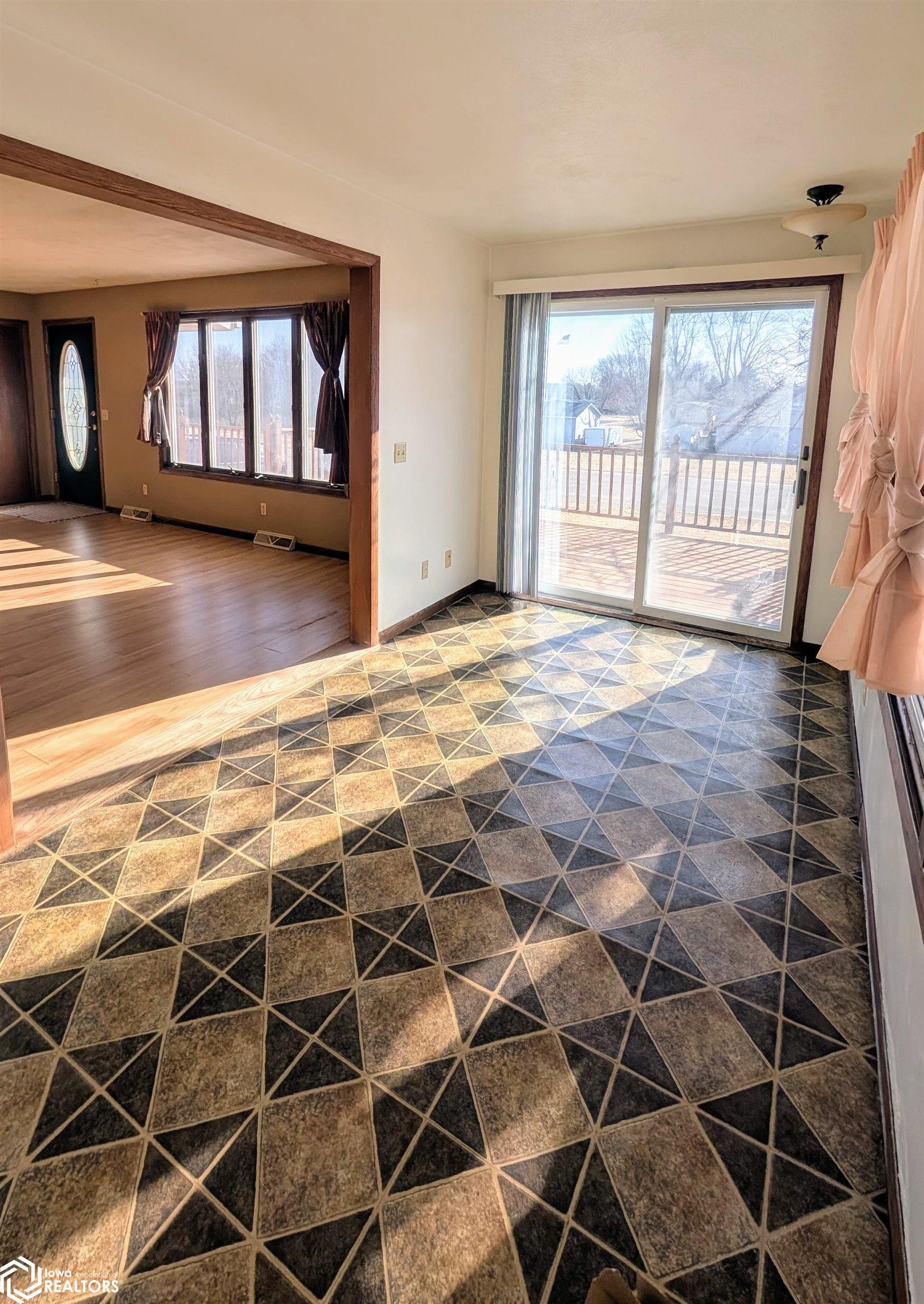305 S Winnebago Street, Lake Mills, Iowa image 6