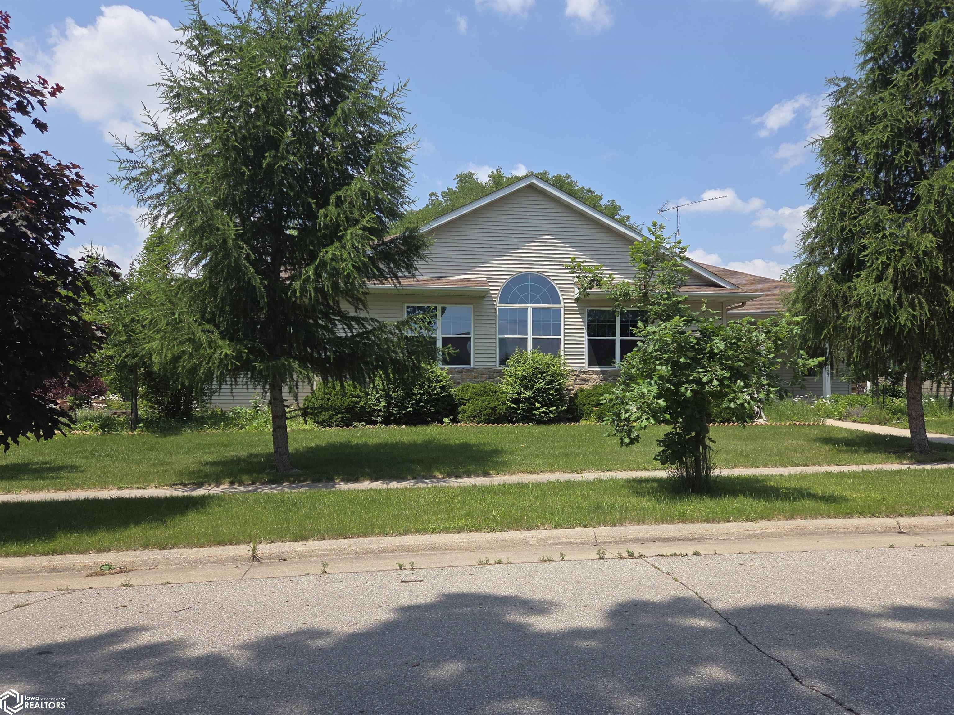 1109 S 10th Place, Clear Lake, Iowa image 1