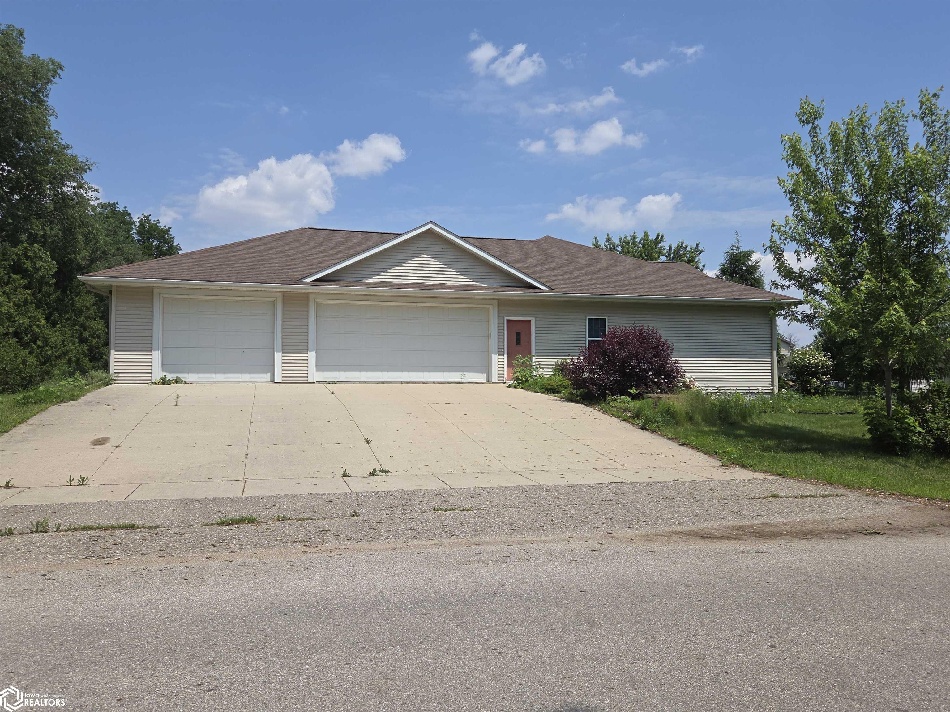 1109 S 10th Place, Clear Lake, Iowa image 2