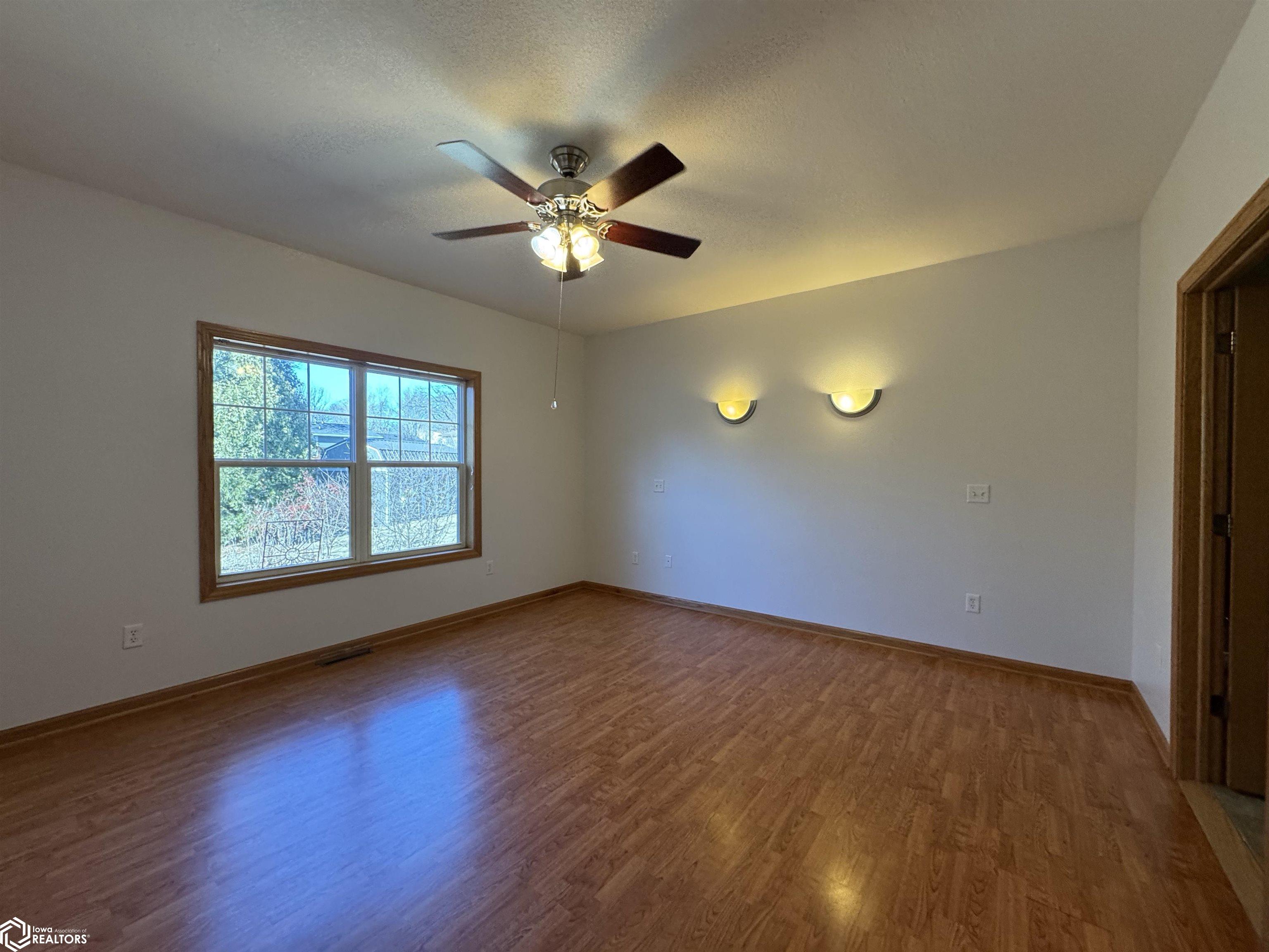 1109 S 10th Place, Clear Lake, Iowa image 15