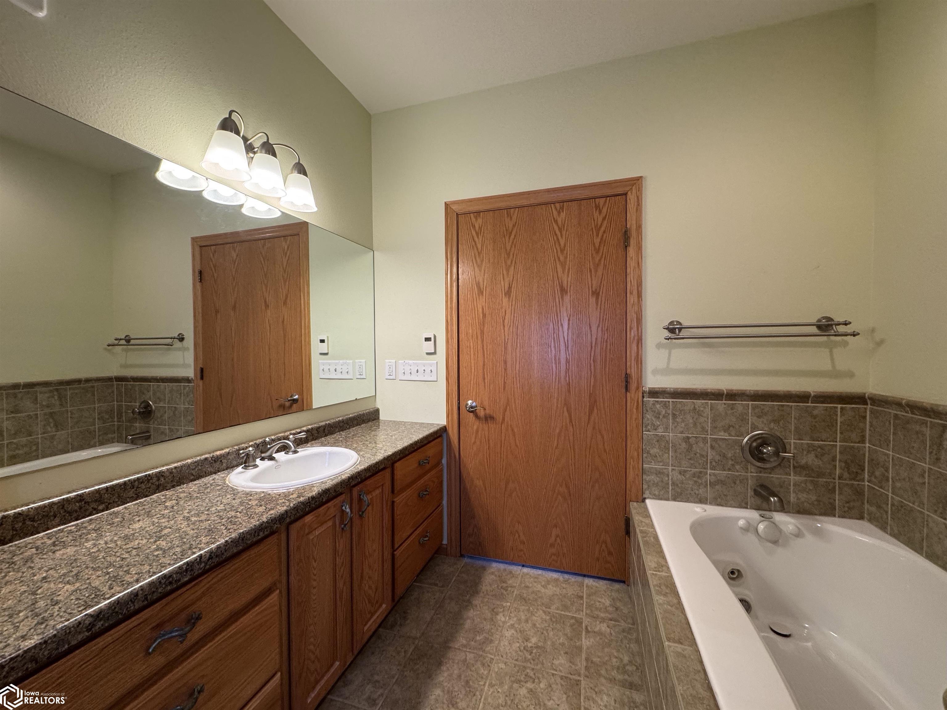 1109 S 10th Place, Clear Lake, Iowa image 18