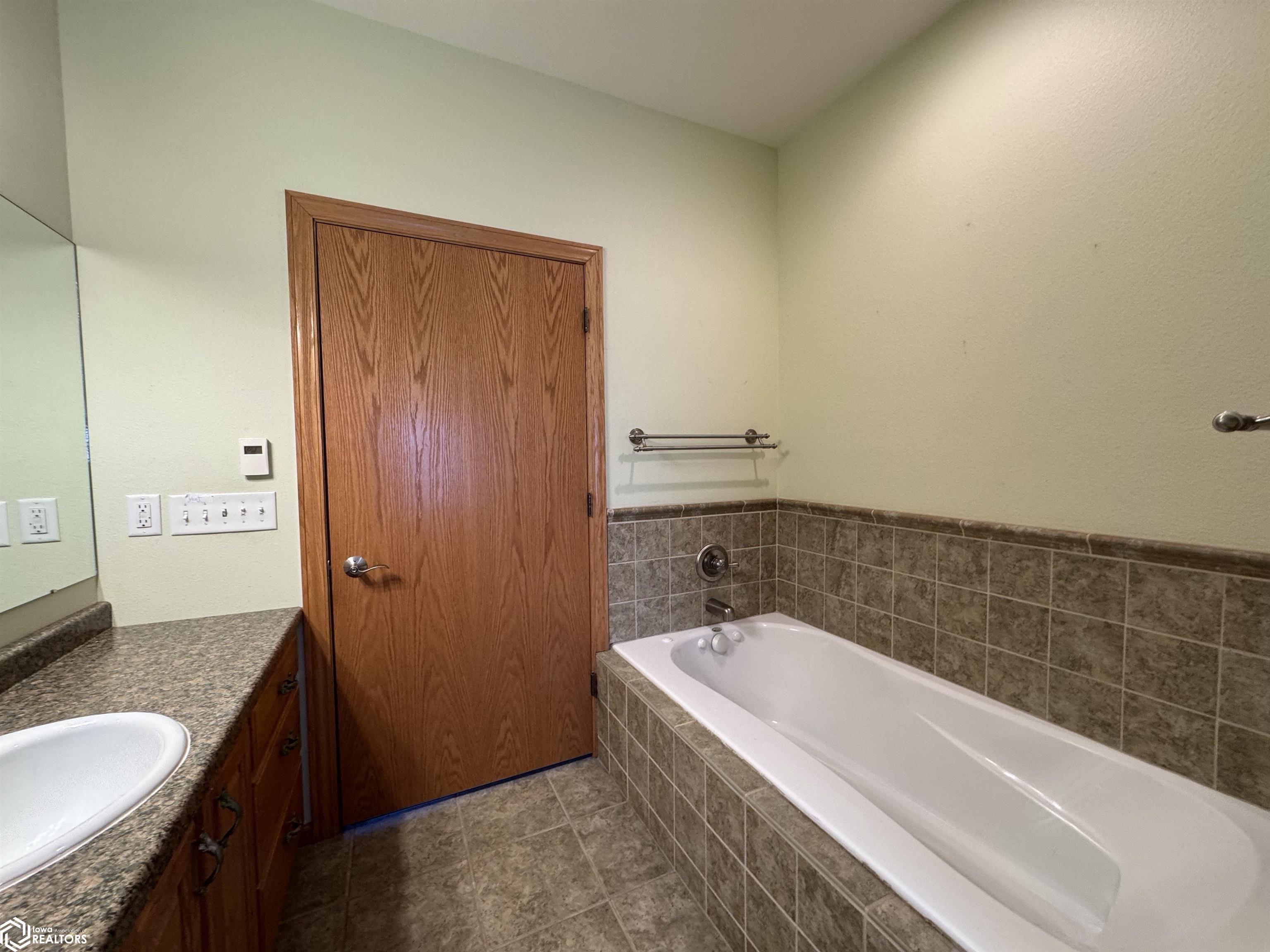 1109 S 10th Place, Clear Lake, Iowa image 19