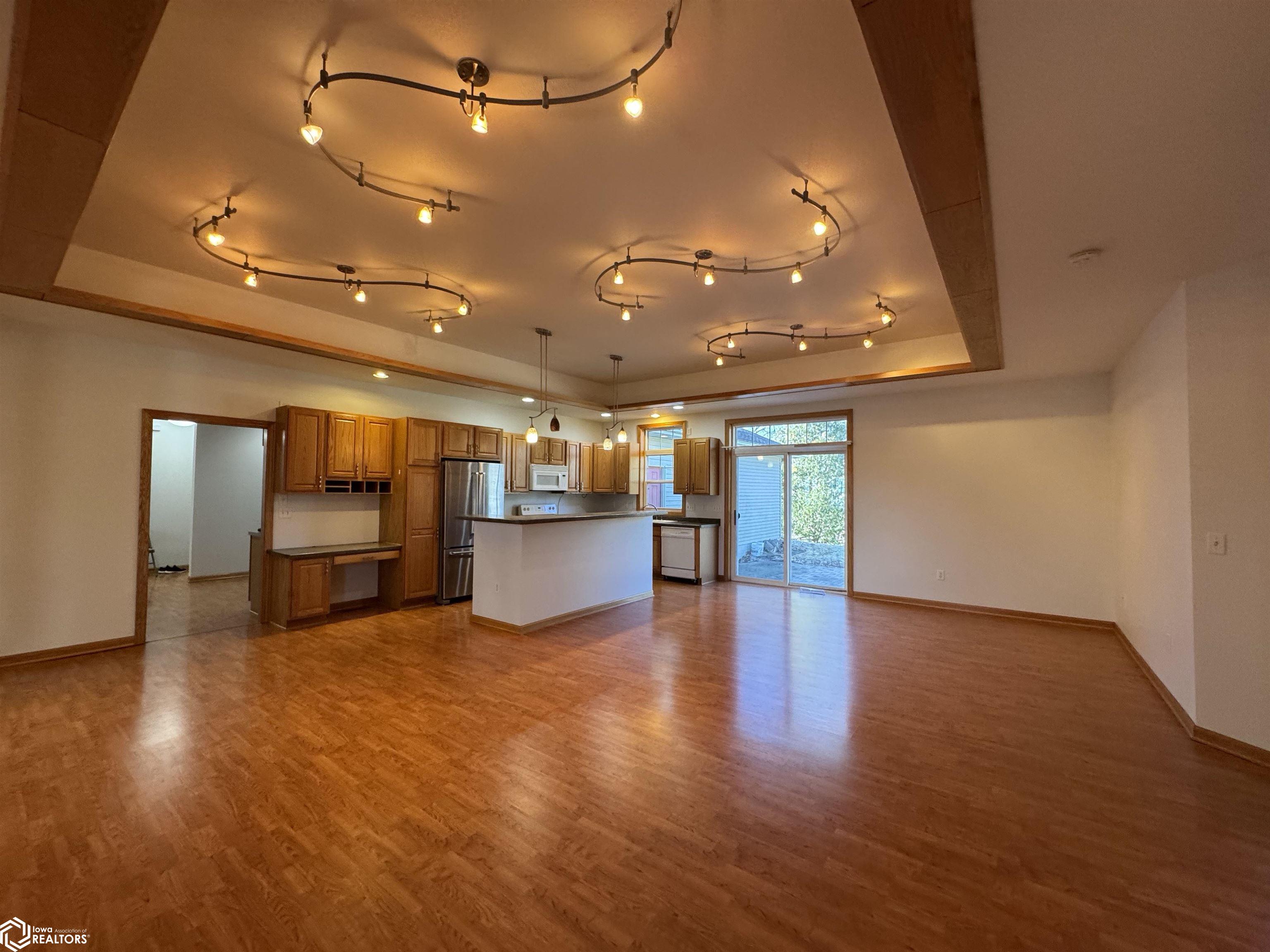 1109 S 10th Place, Clear Lake, Iowa image 3