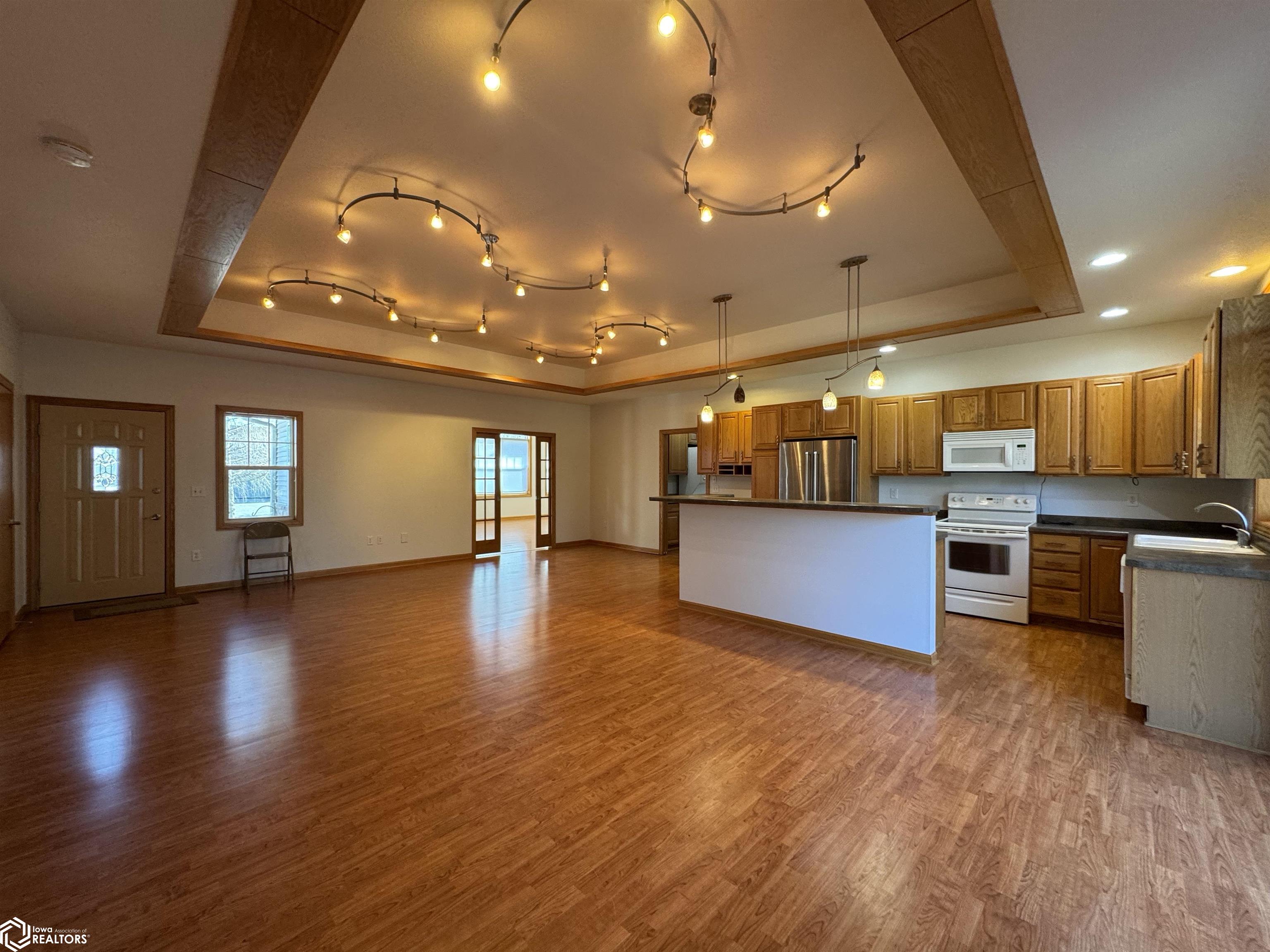 1109 S 10th Place, Clear Lake, Iowa image 4