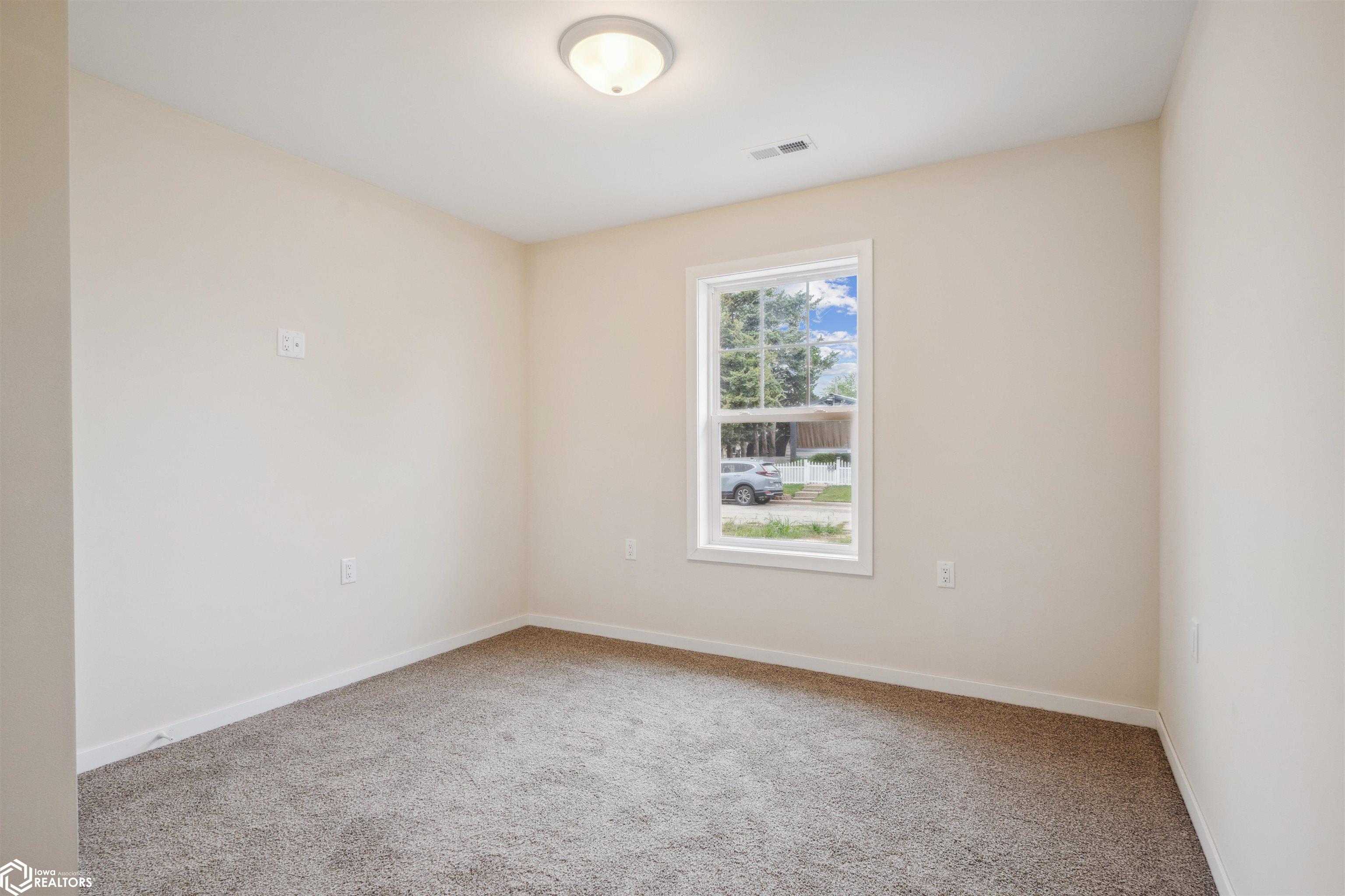 1112 Willow Avenue, Burlington, Iowa image 11
