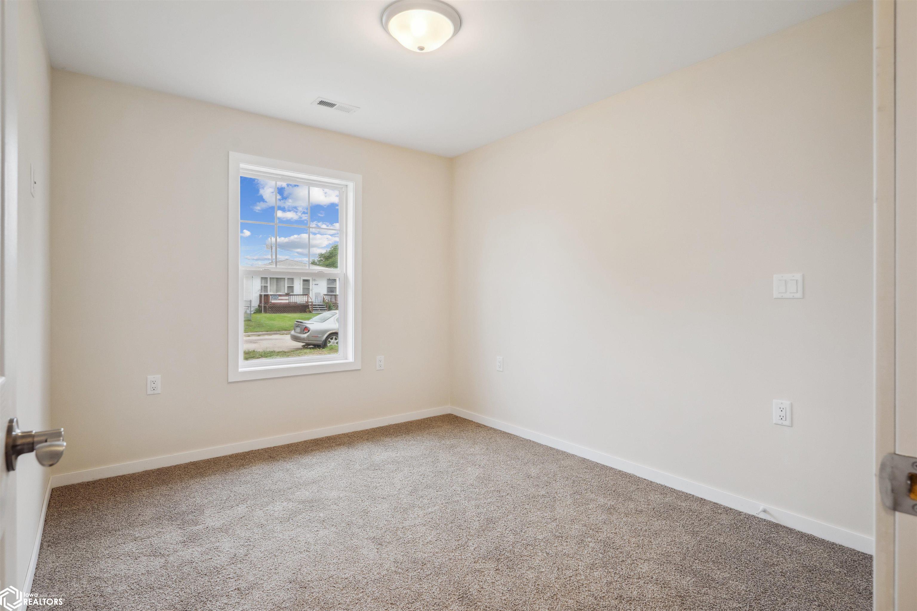 1112 Willow Avenue, Burlington, Iowa image 17