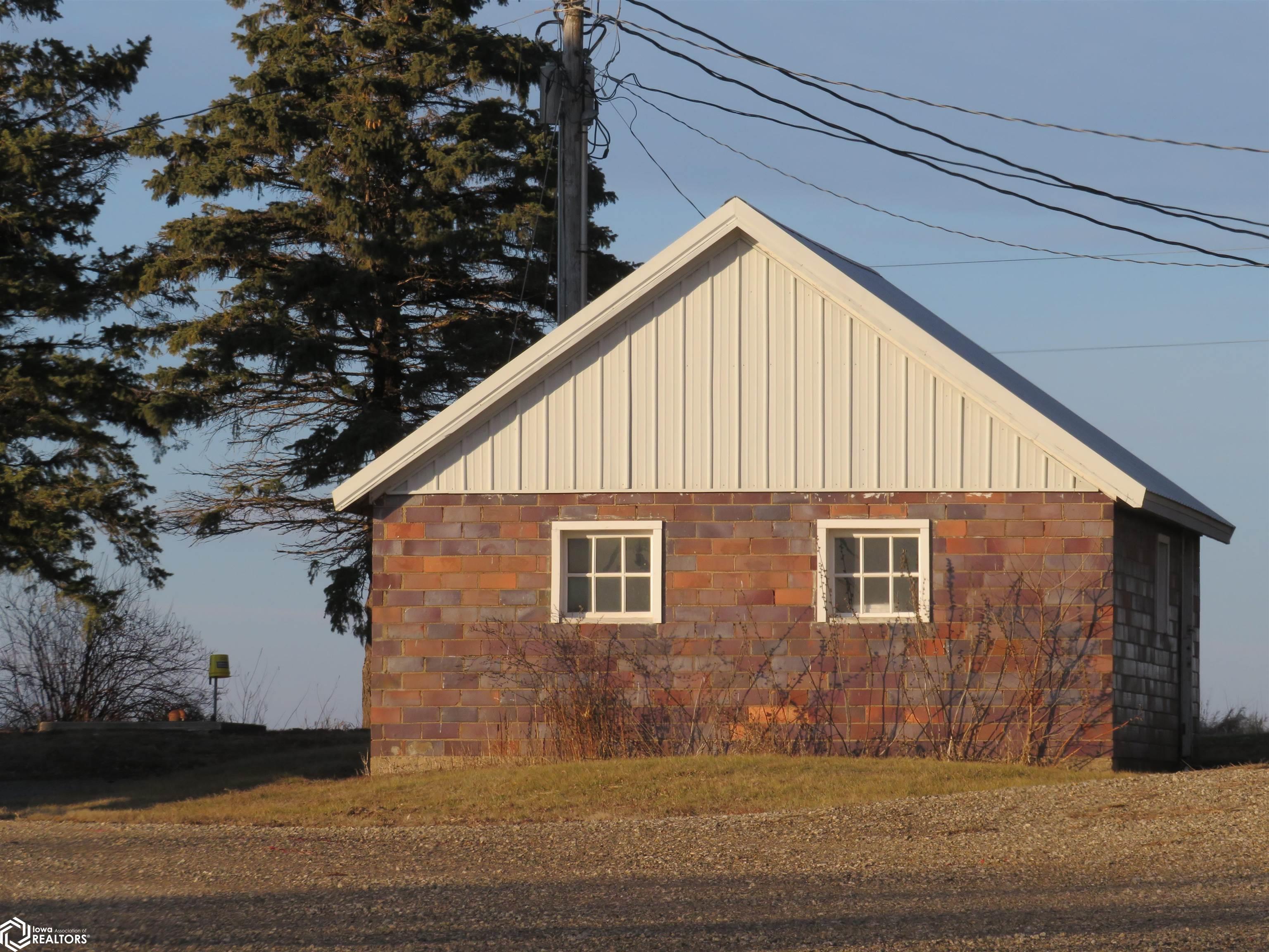 1679 95th Street, Hampton, Iowa image 9