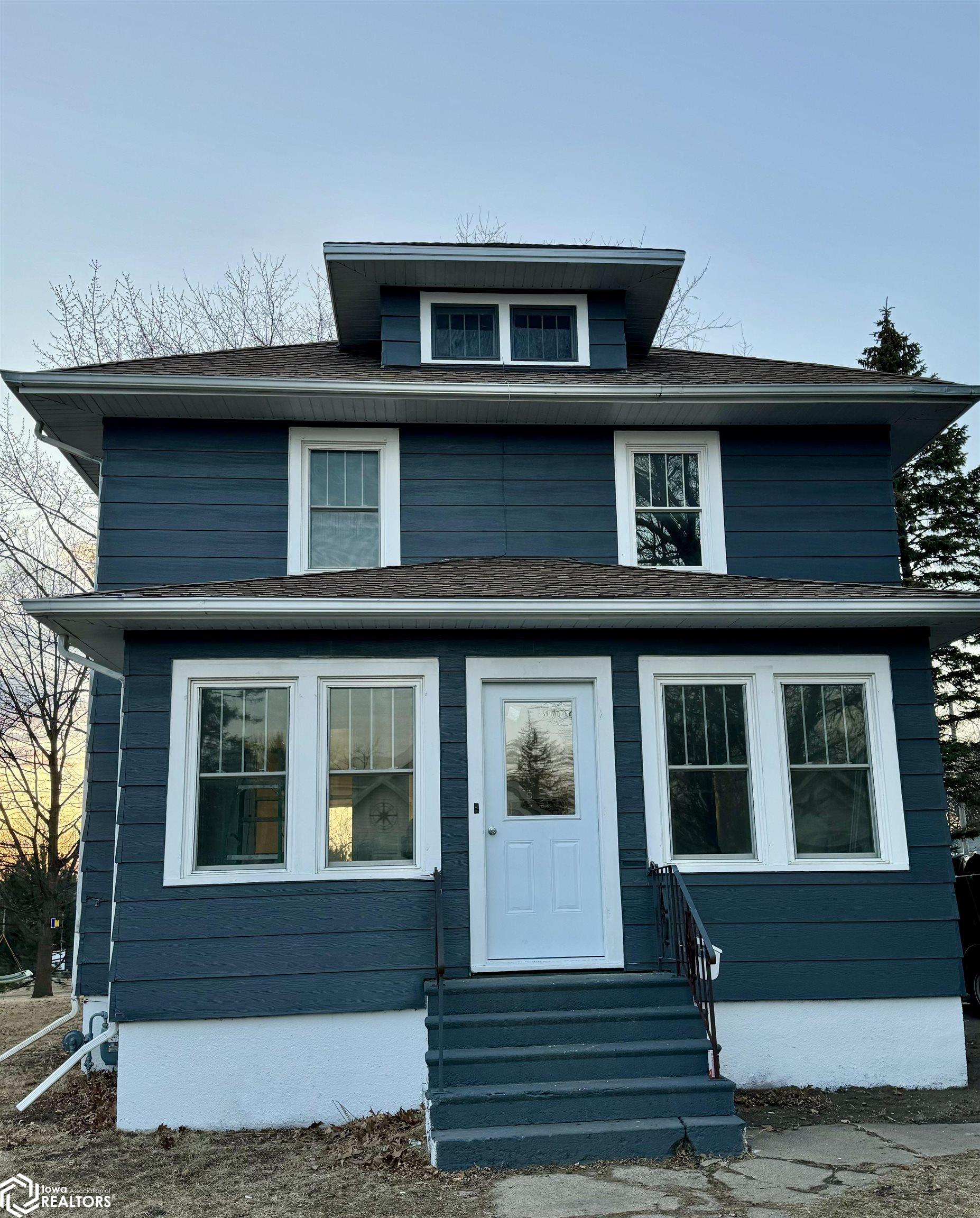 102 4th Street, Northwood, Iowa image 3