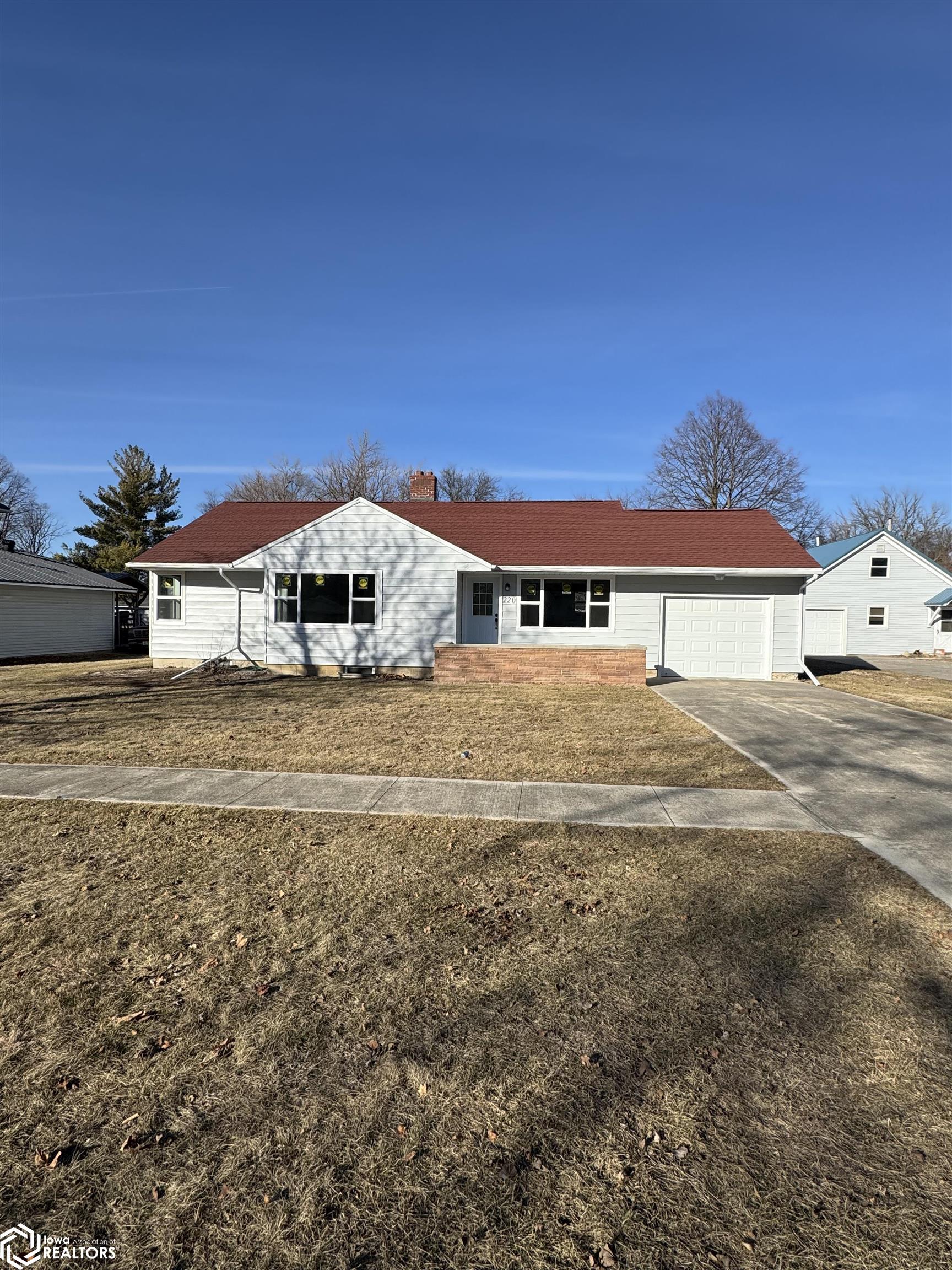 220 W Maple Street, Hubbard, Iowa image 1