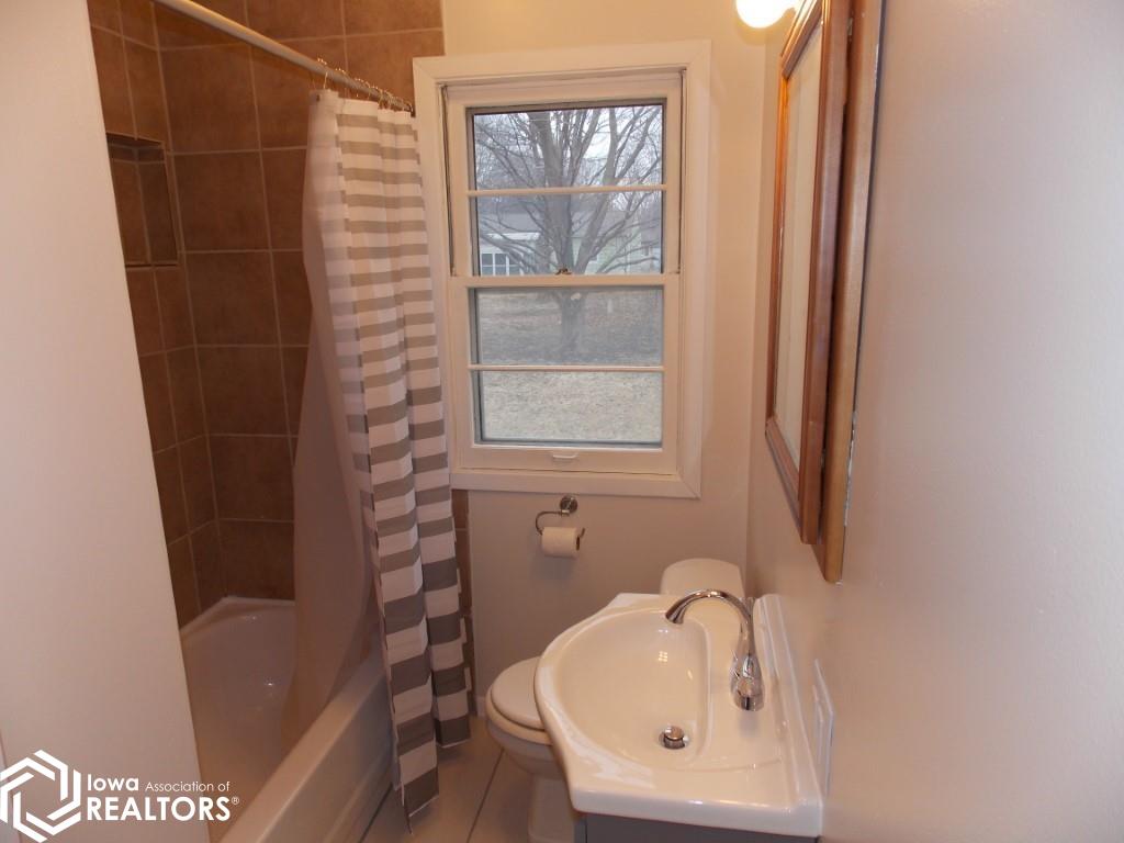 1311 N Hampshire Avenue, Mason City, Iowa image 11