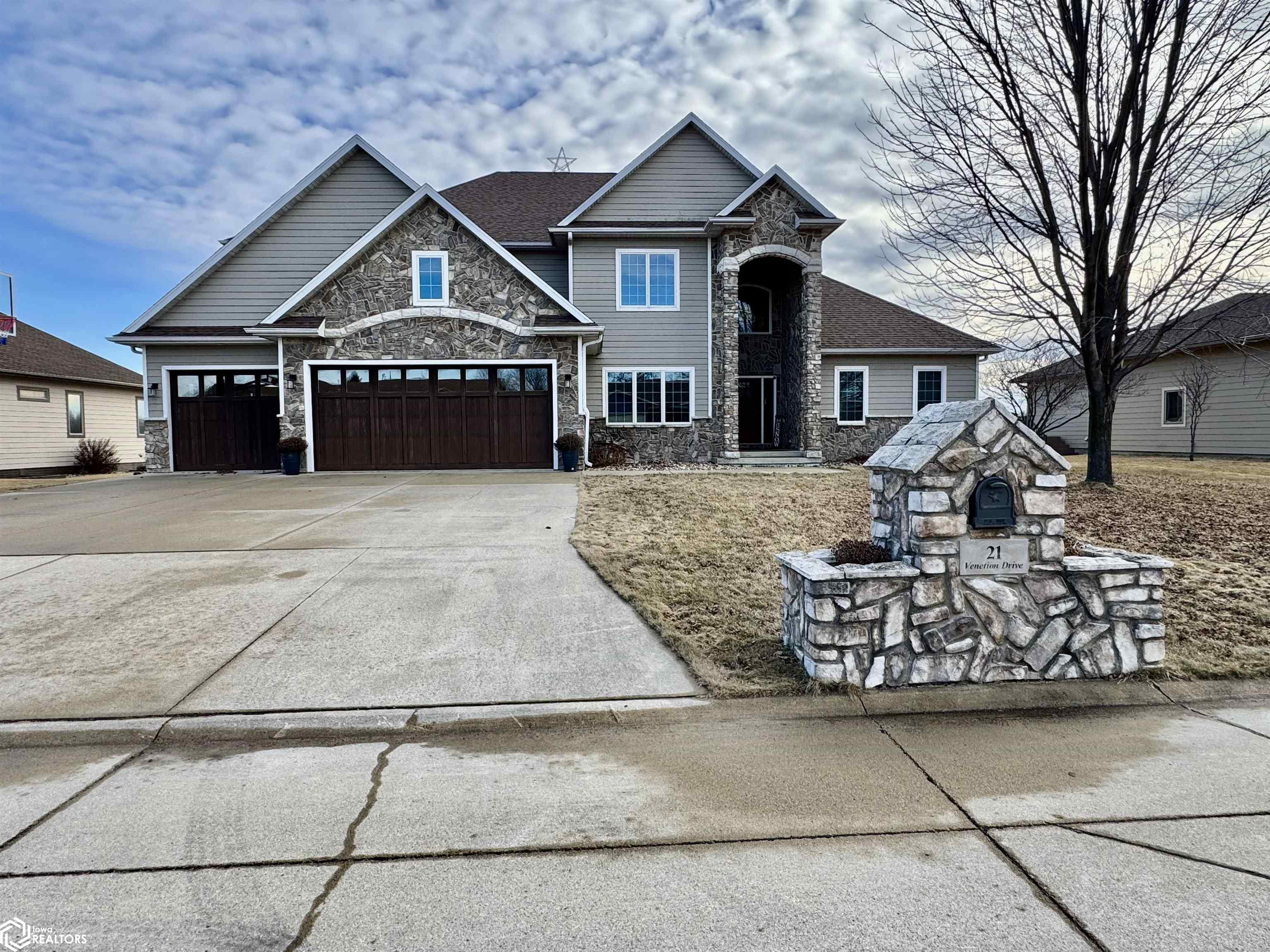 21 Venetian Dr, Clear Lake, Iowa image 1