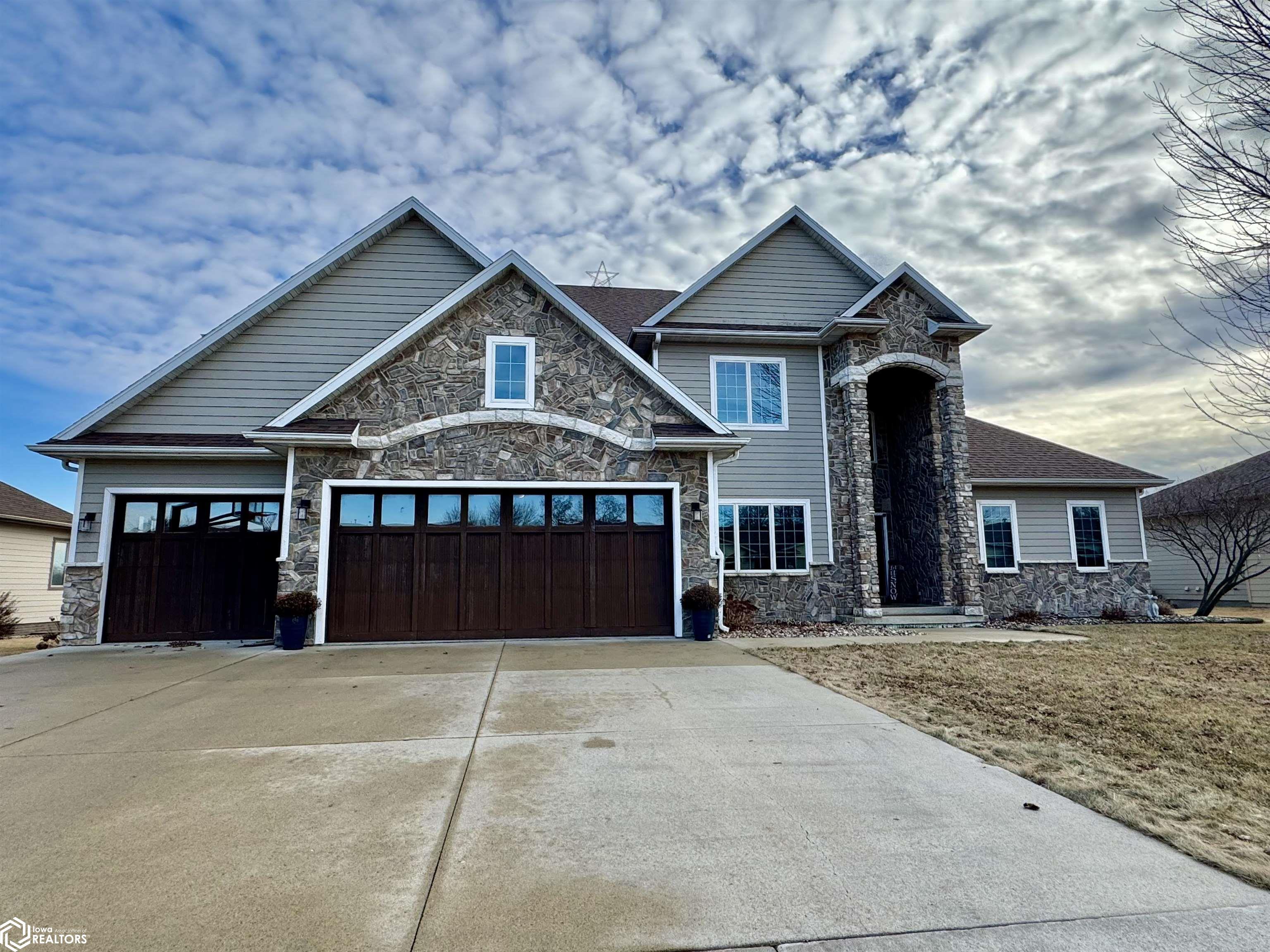 21 Venetian Dr, Clear Lake, Iowa image 2