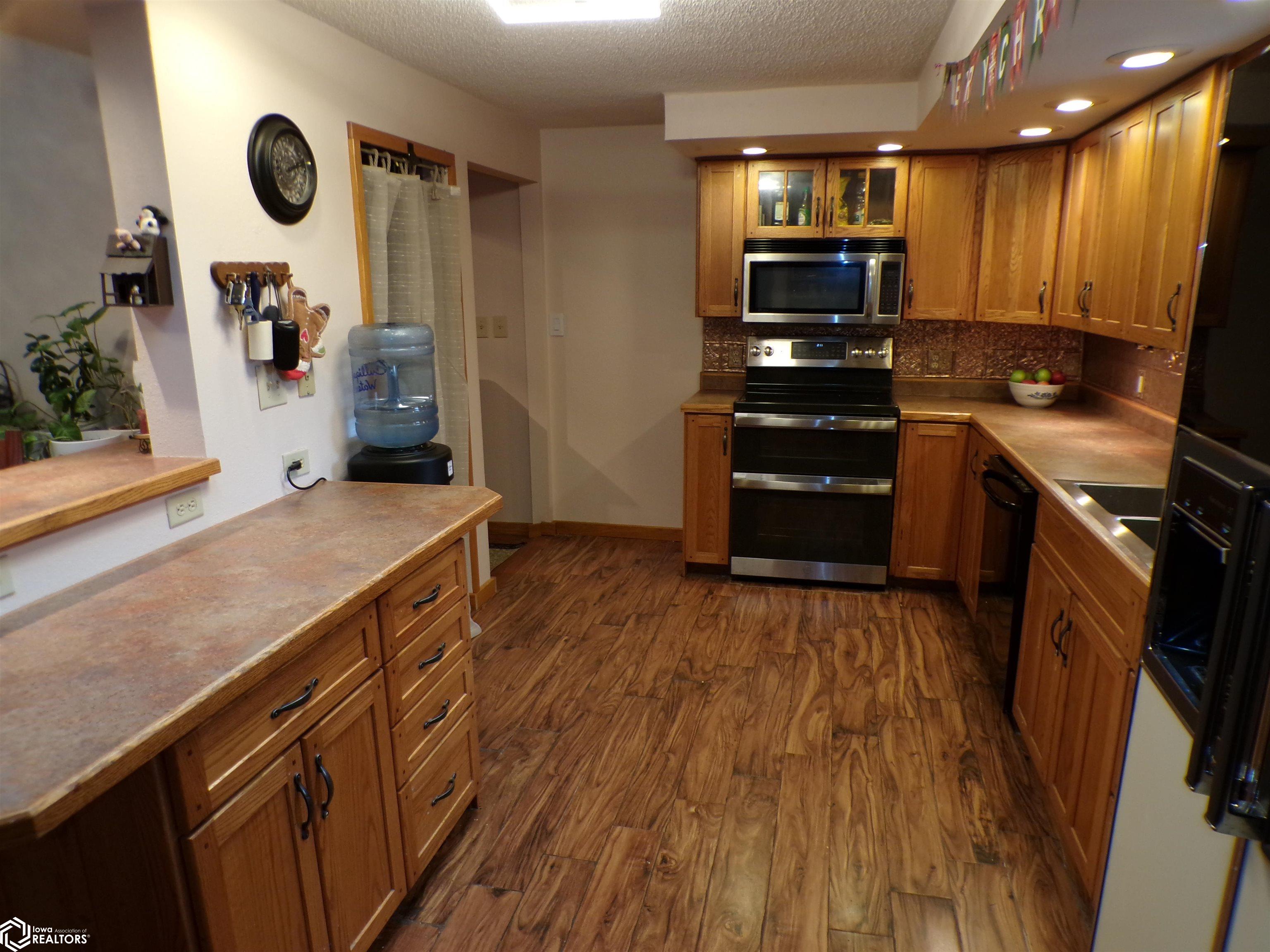 107 4th Street, State Center, Iowa image 7