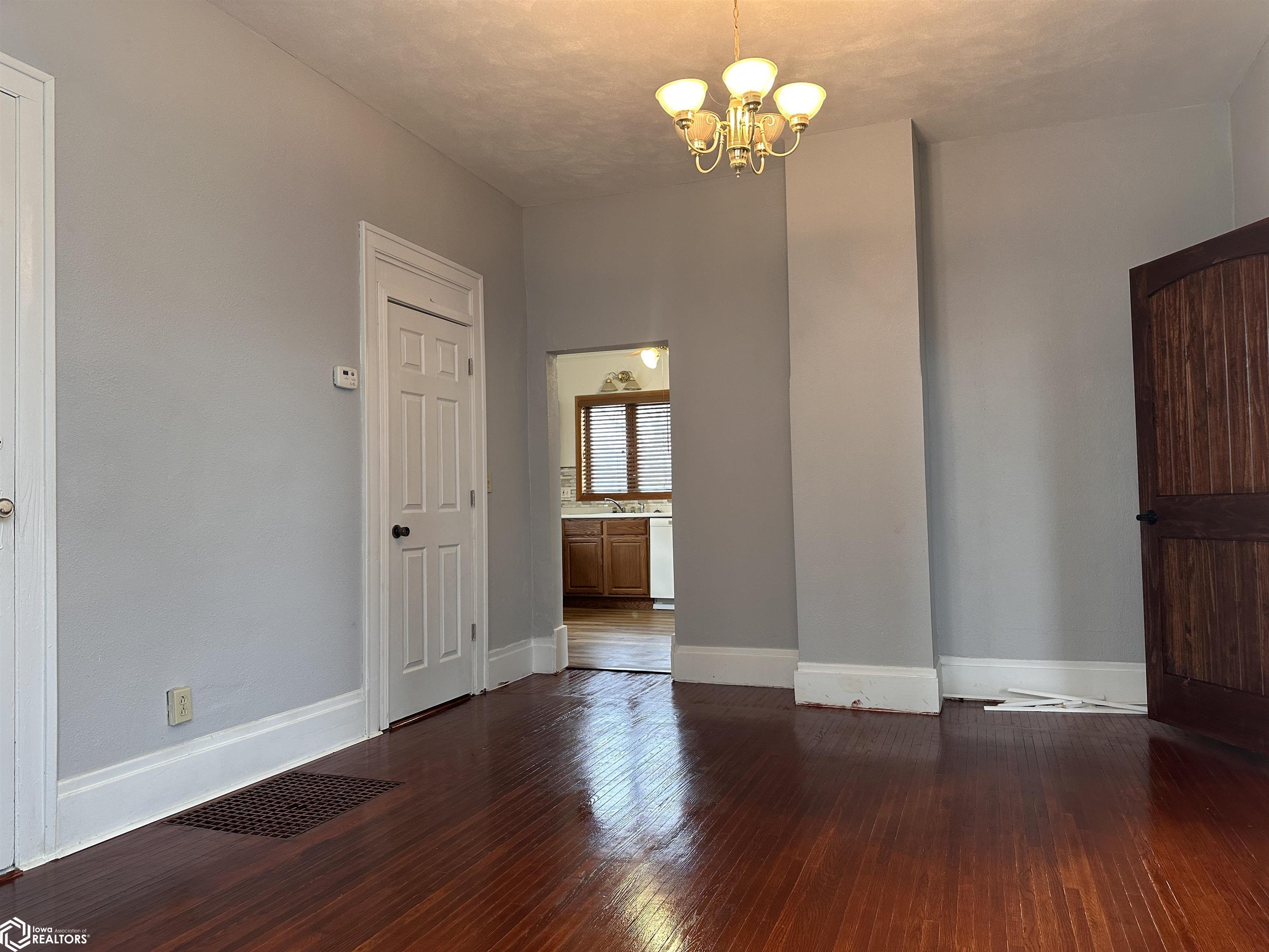 211 S Garfield Avenue, Burlington, Iowa image 9