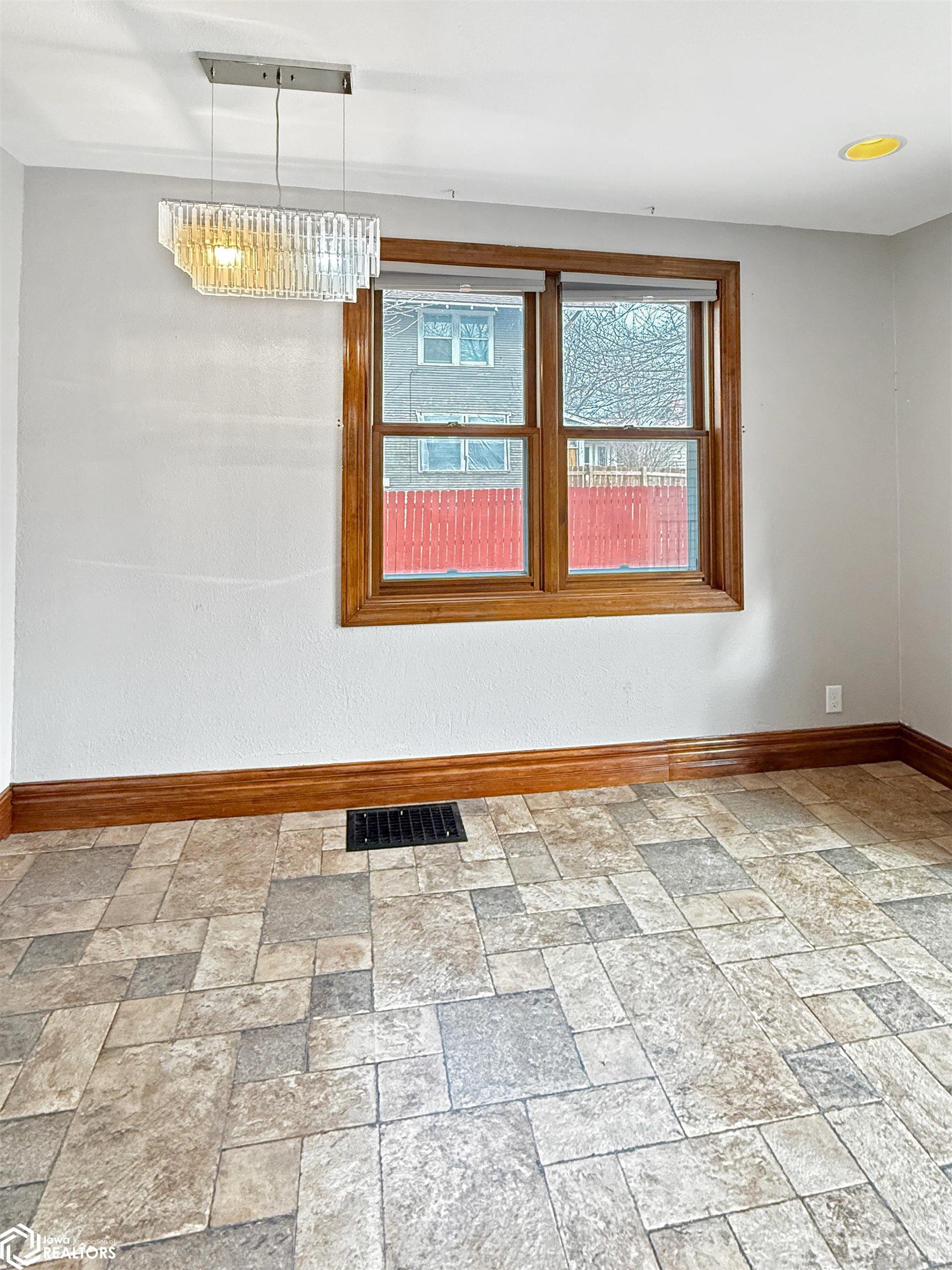 114 4th Street, Hampton, Iowa image 6