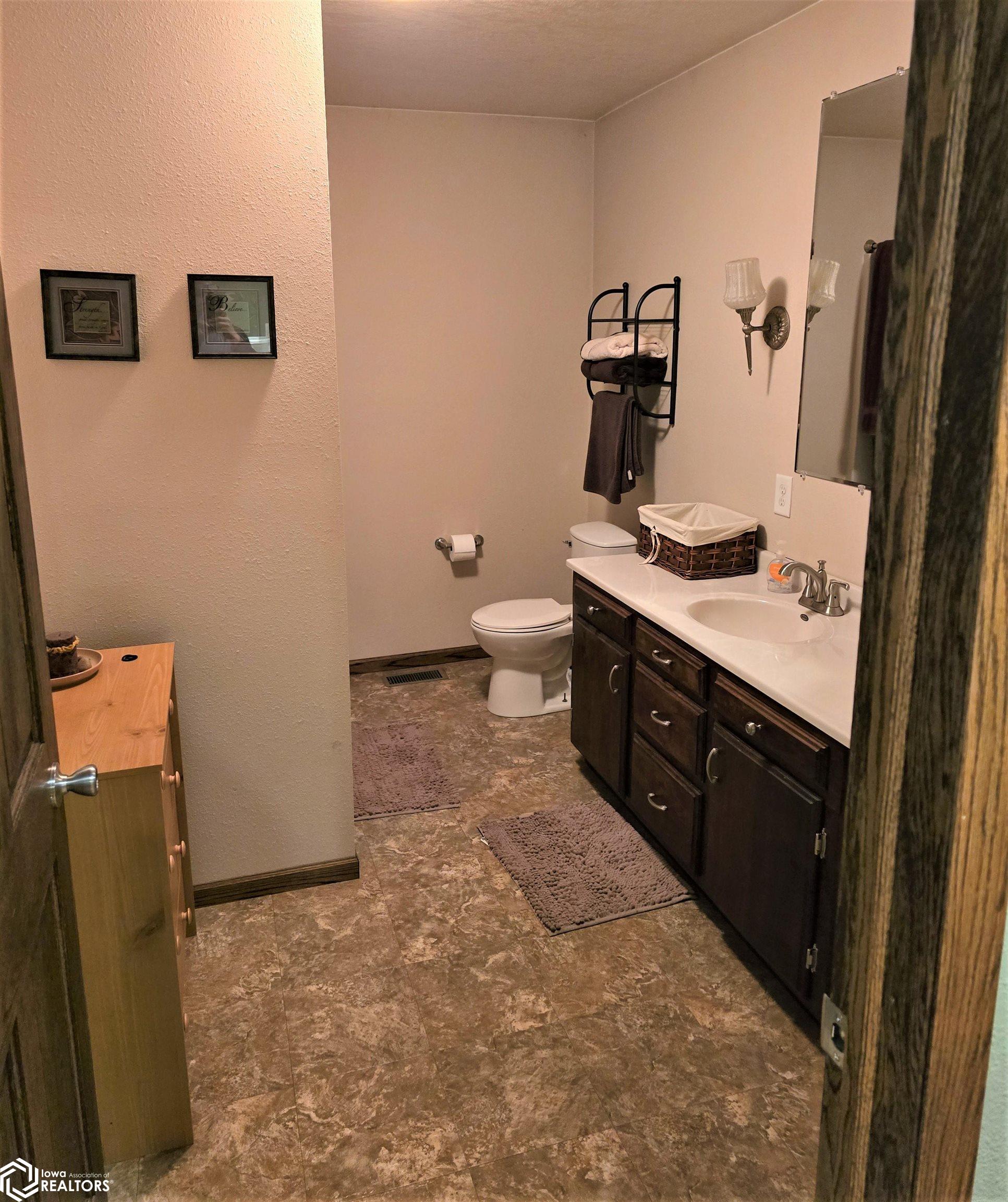 1704 30th Avenue, West Bend, Iowa image 35
